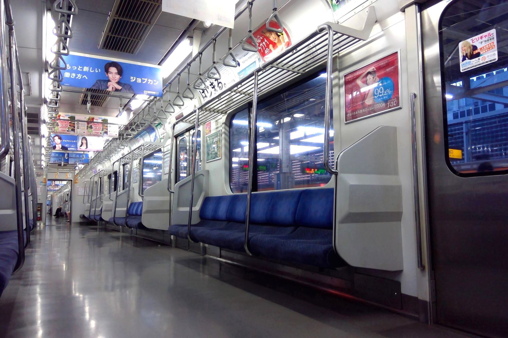 209系1000番台 車内