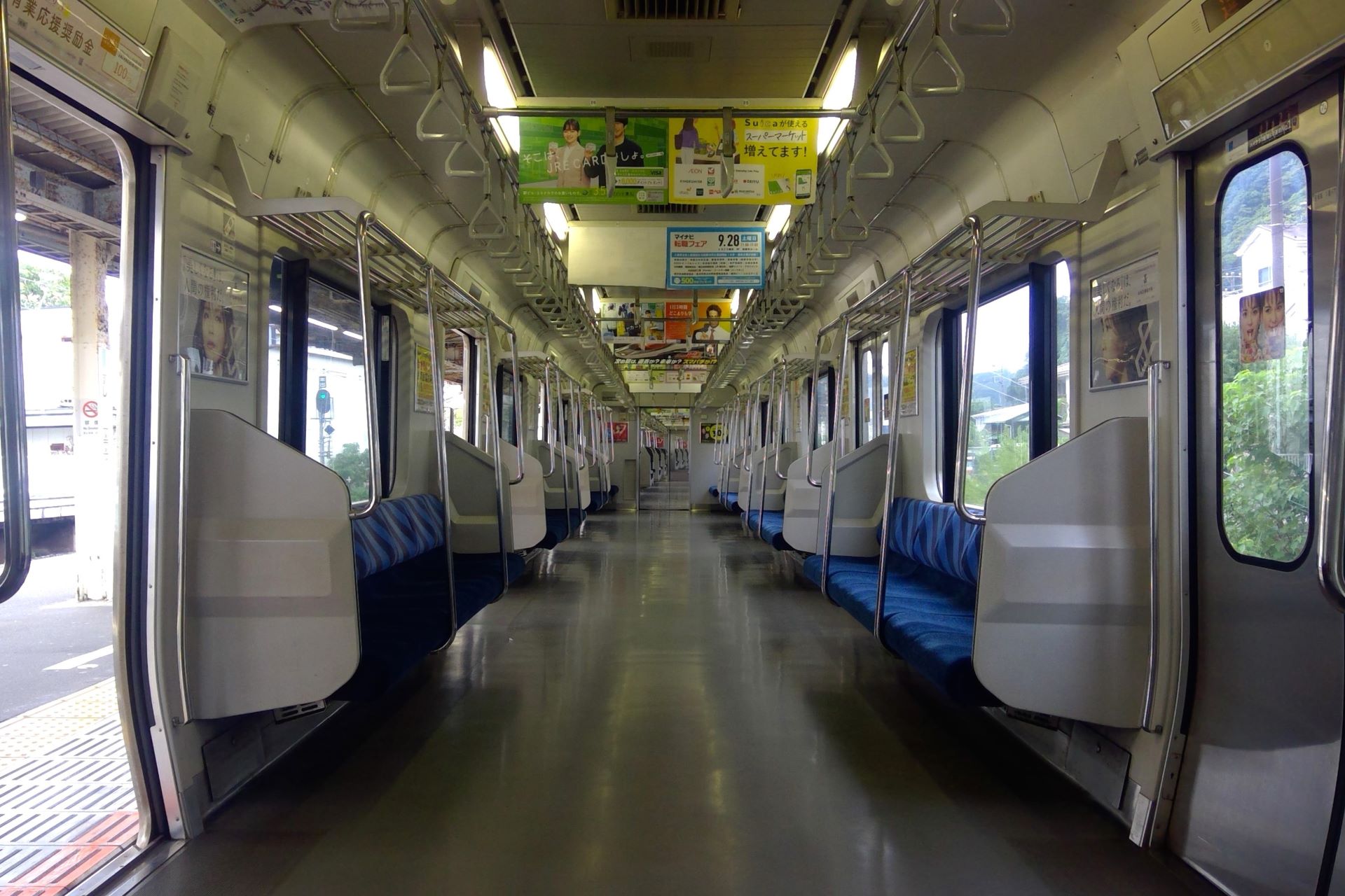 E217系 車内