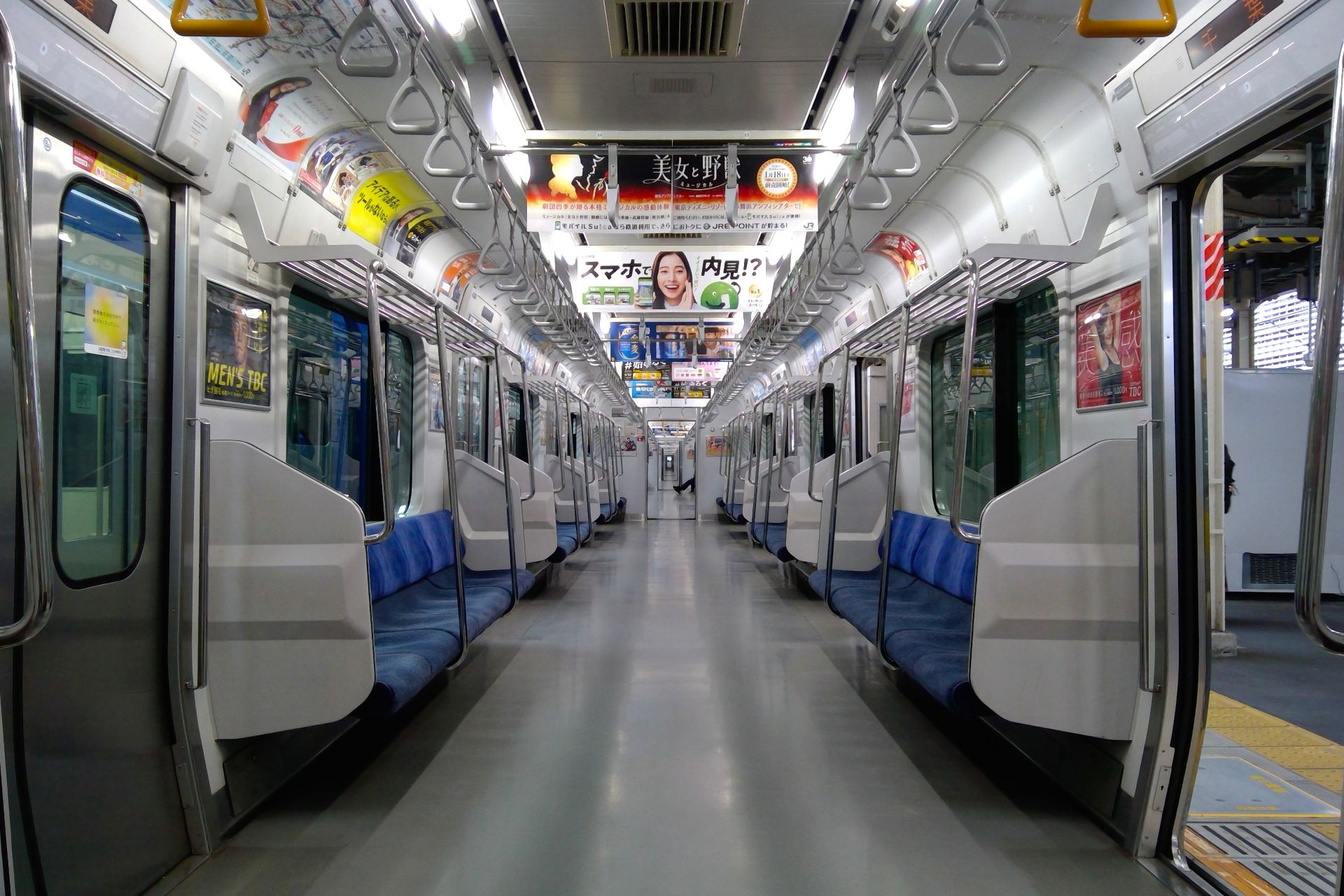 E231系 0番台 車内