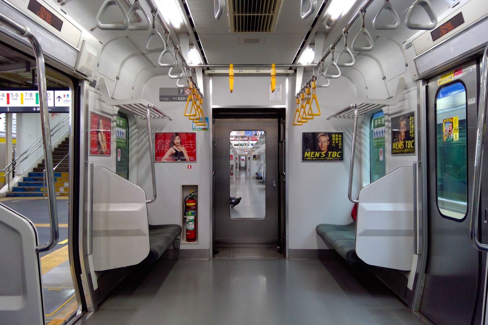 E231系 0番台 車内