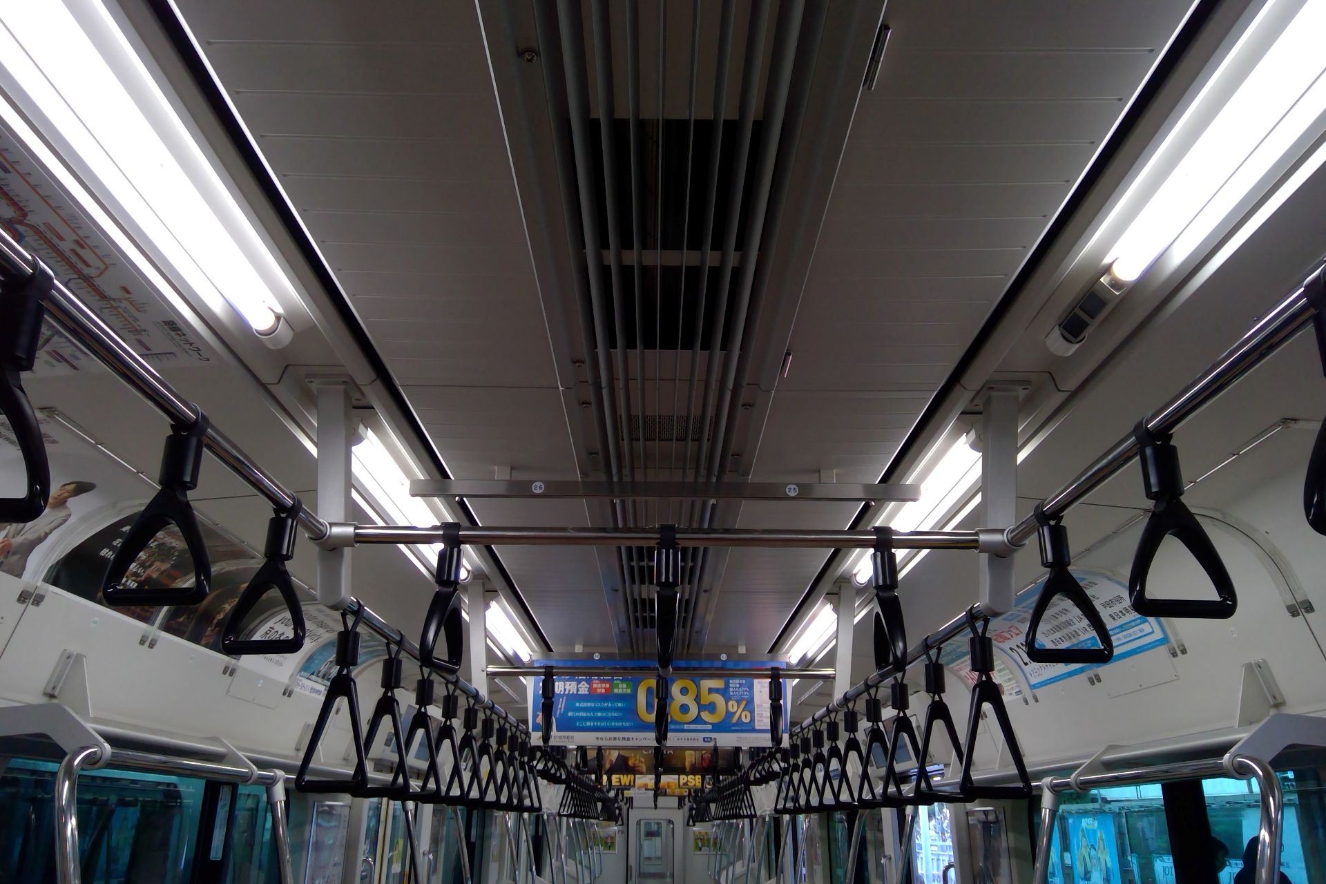 E233系7000番台 車内