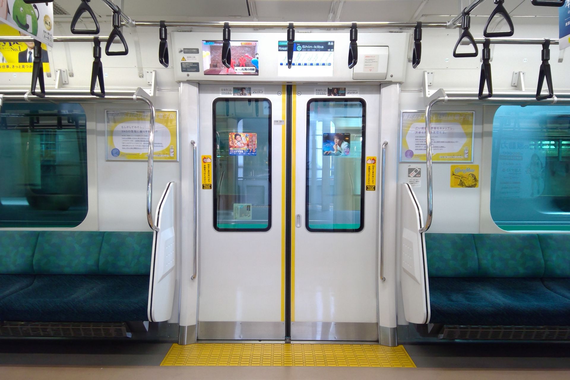 E233系7000番台 車内