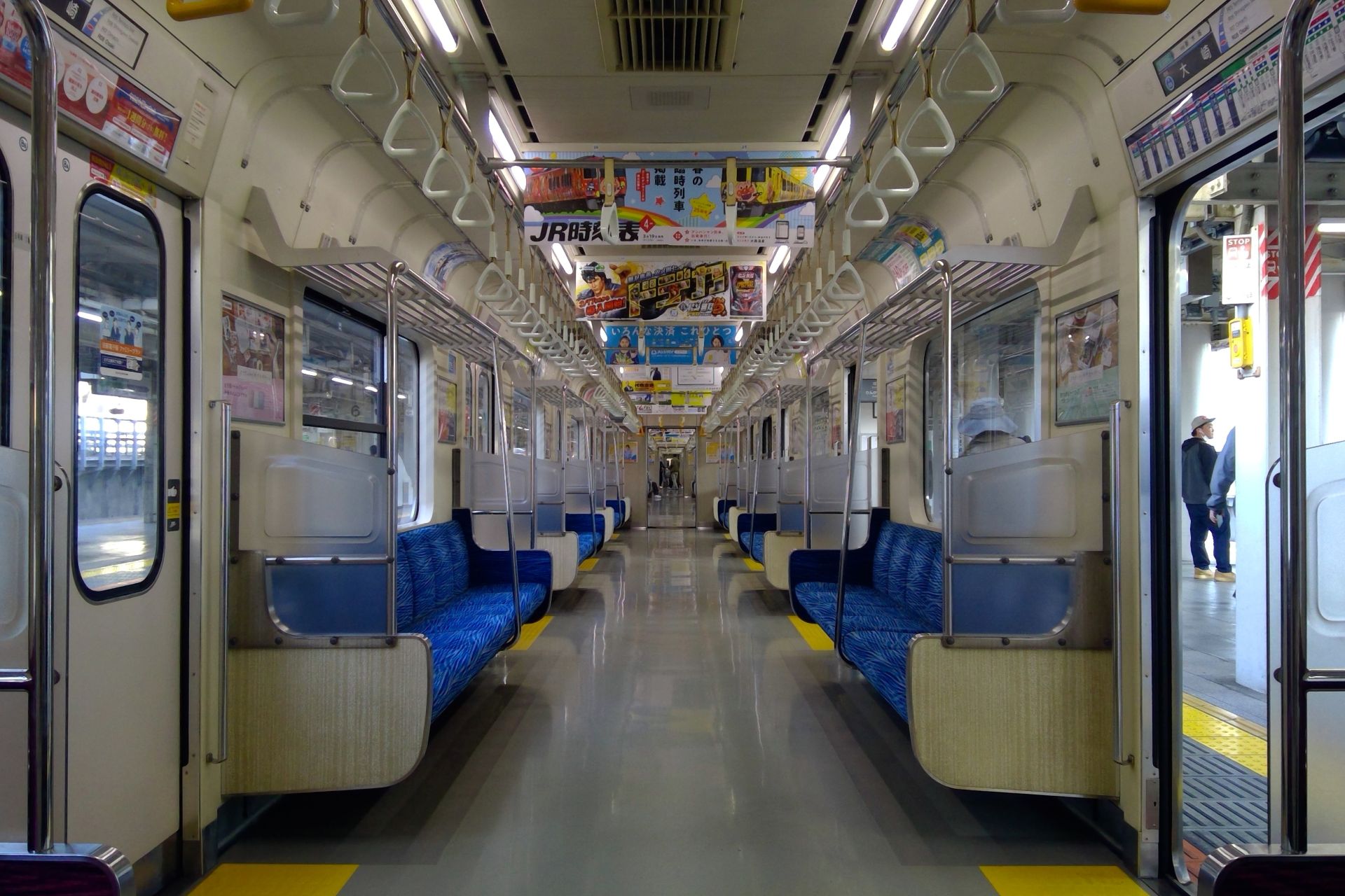 りんかい線 70-000形 車内
