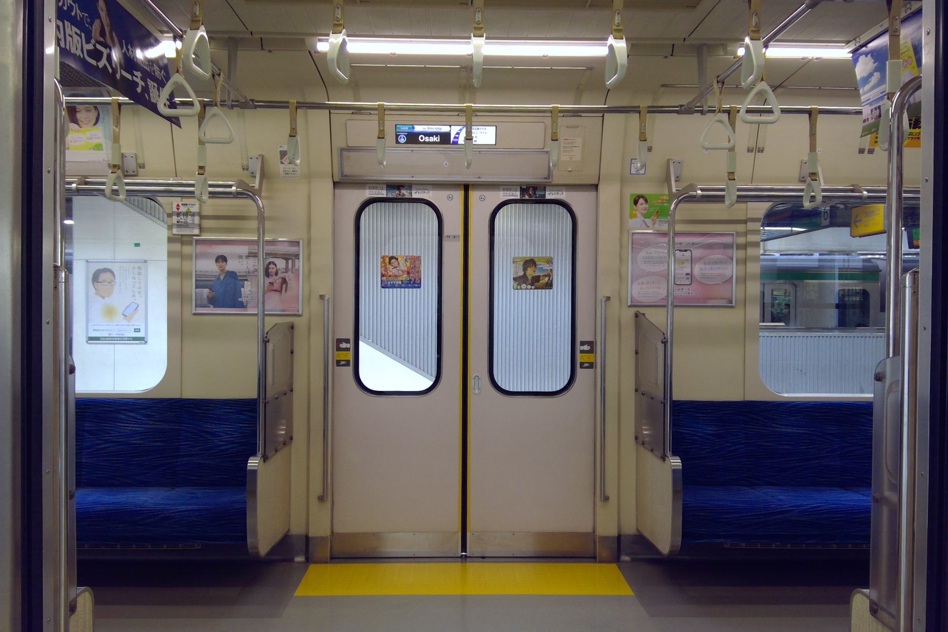りんかい線 70-000形 車内