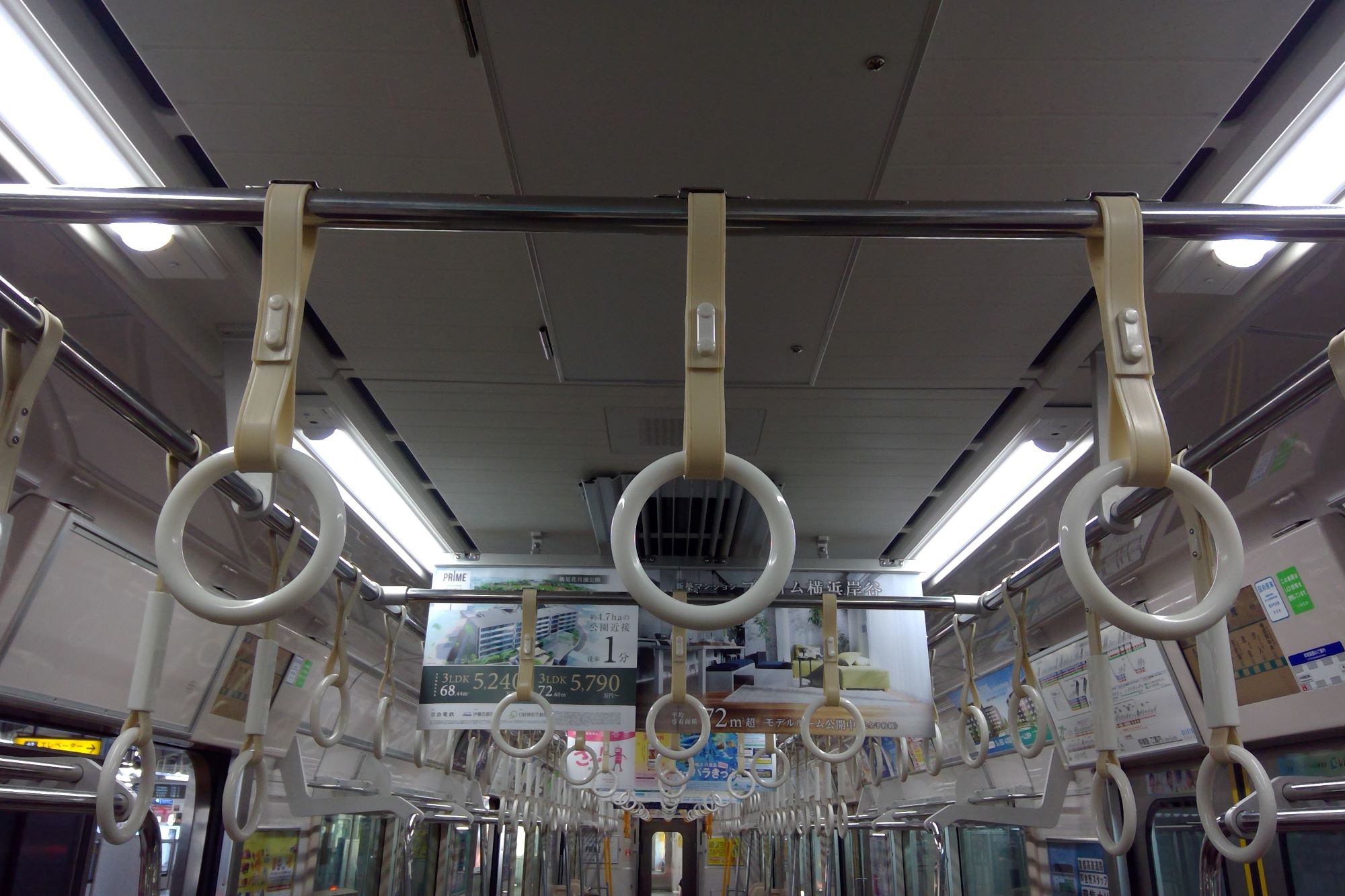 京急1000形ステンレス車 車内