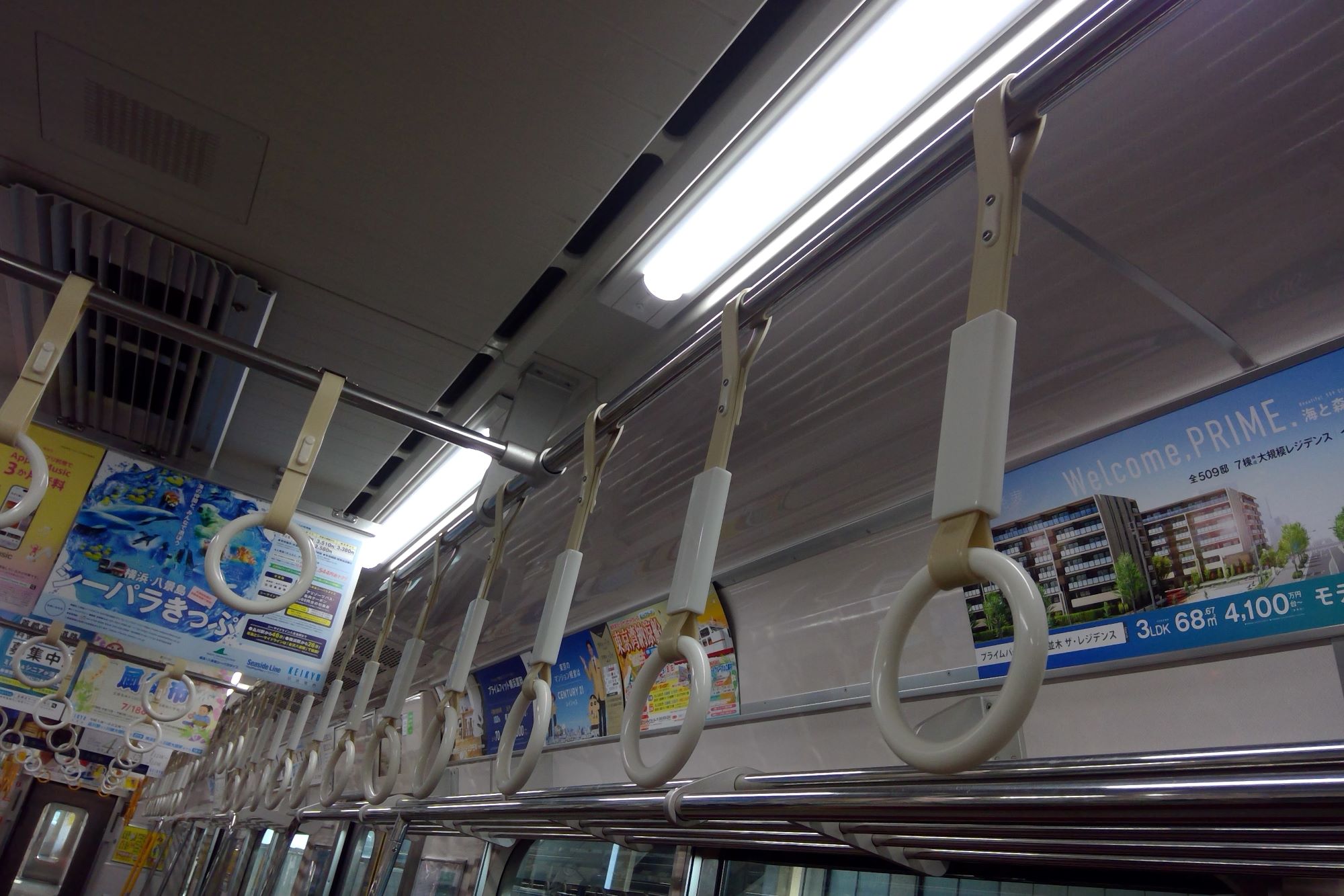 京急1000形ステンレス車 車内