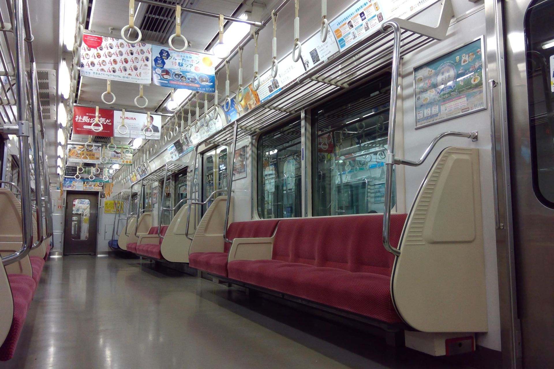 京急1000形7次車 車内