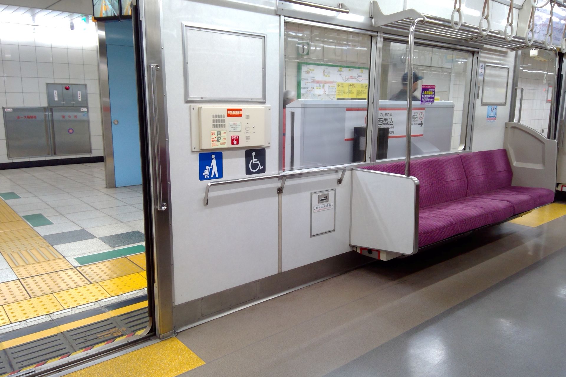 京成3000形 車内