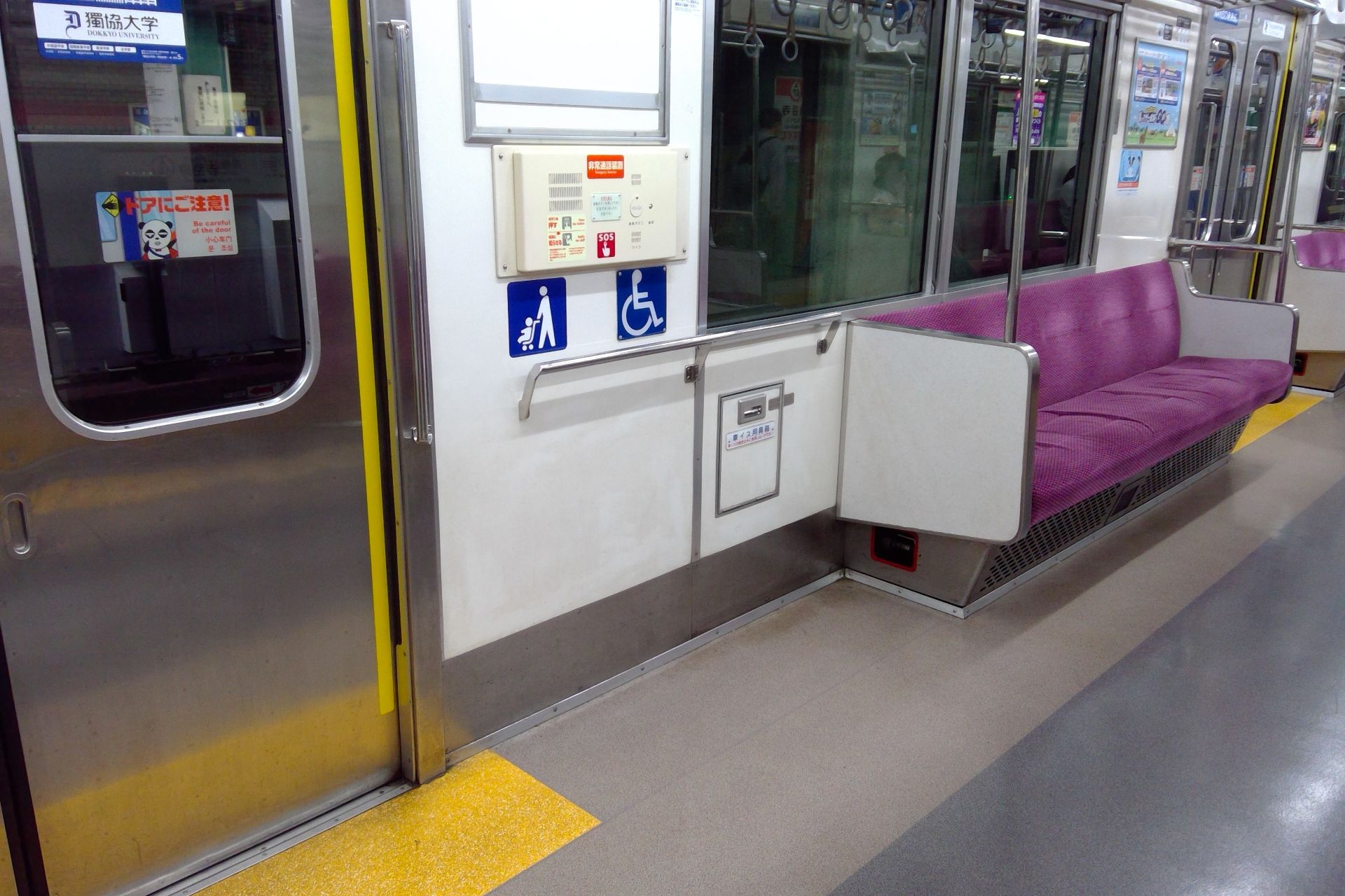 京成3700形 車内