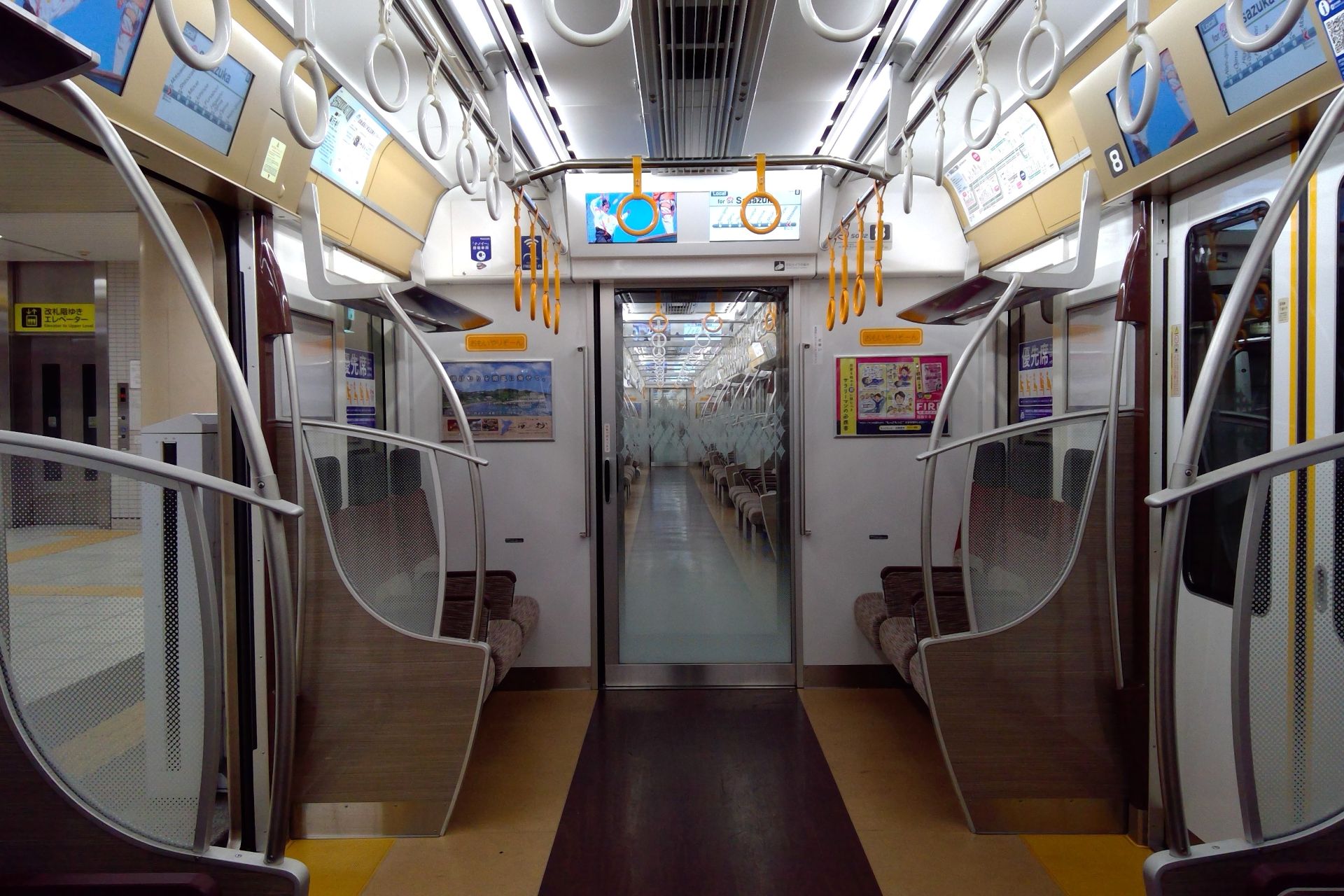 京王5000系 車内