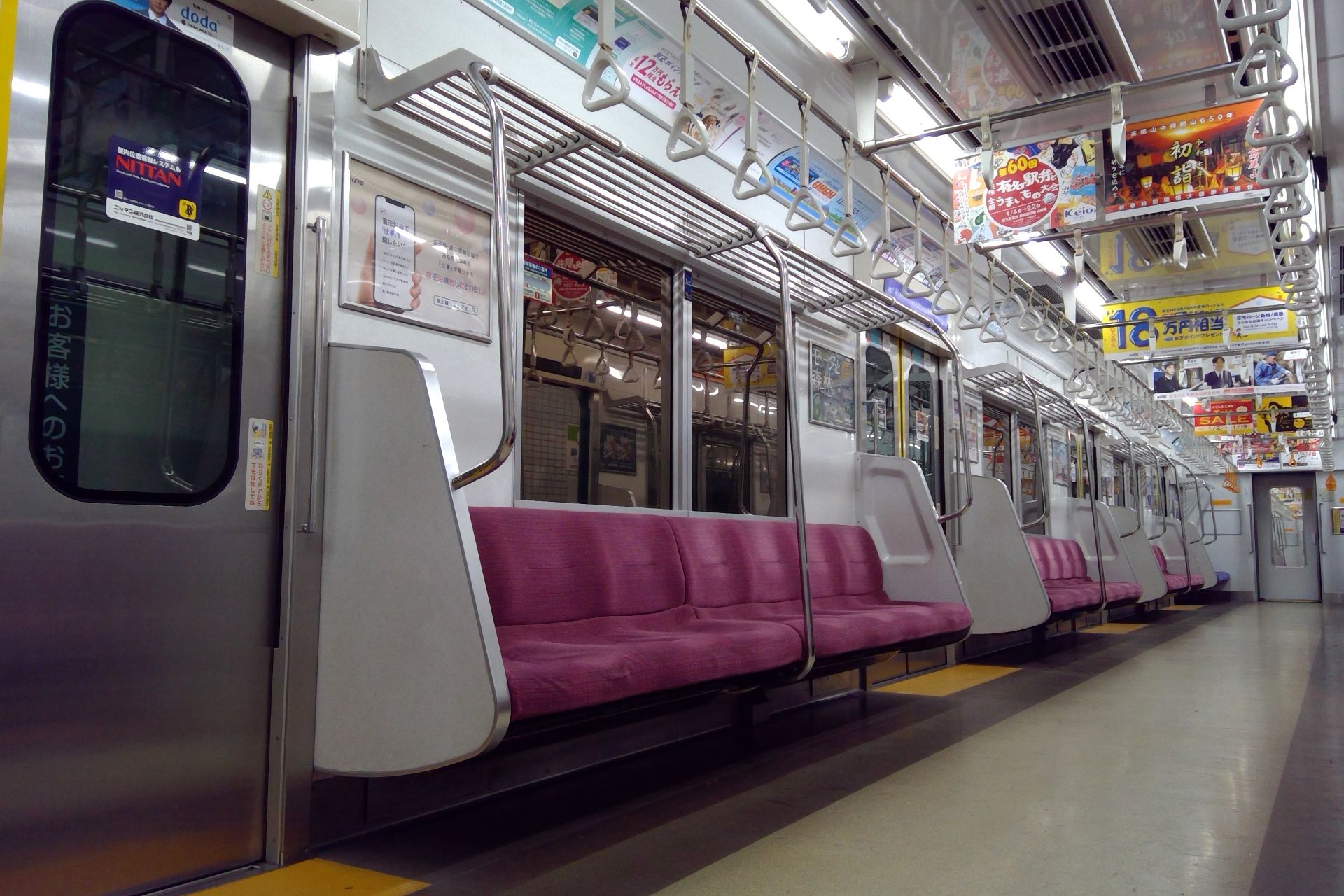 京王9000系30番台 車内