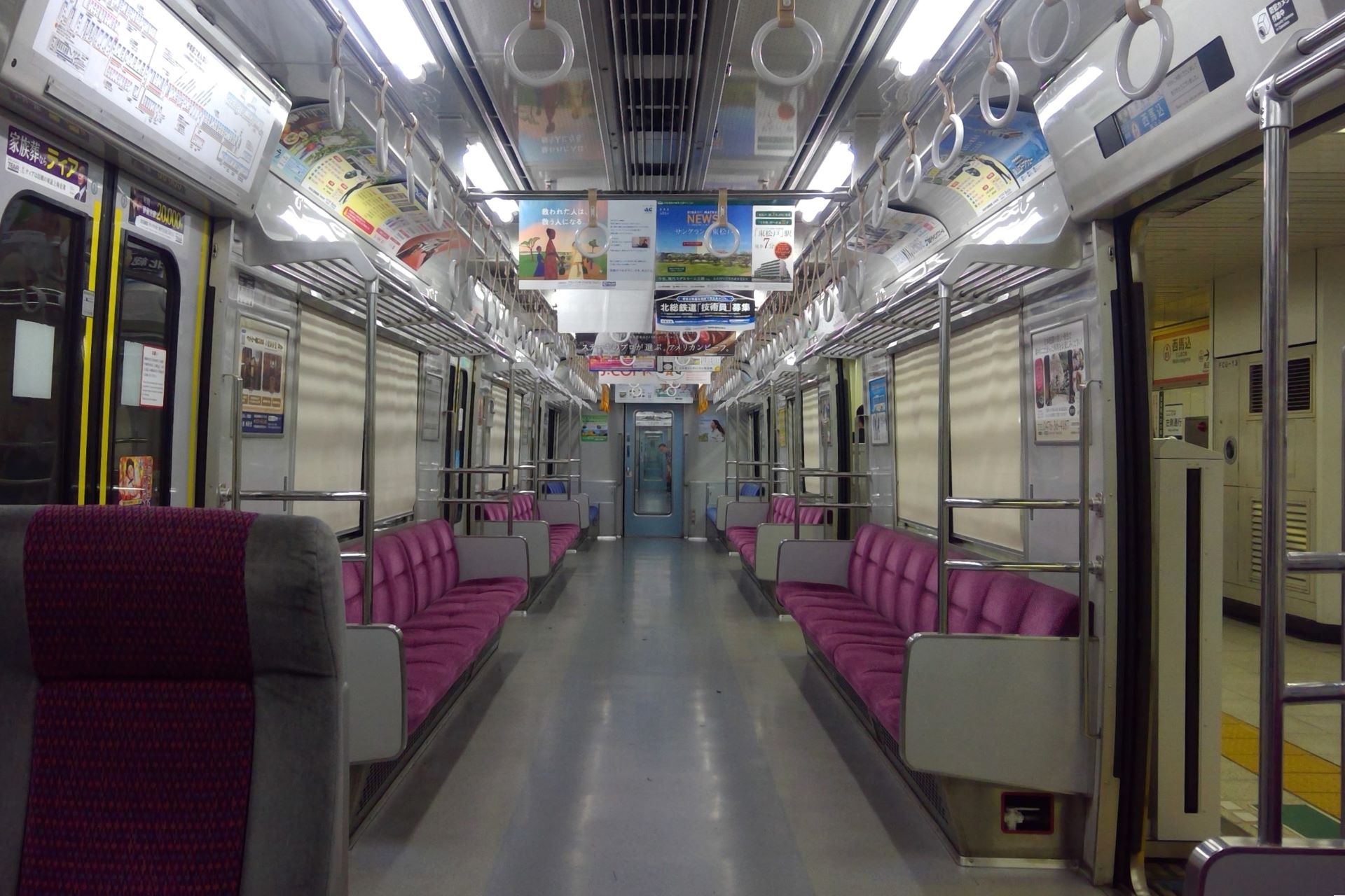 北総9100形 車内