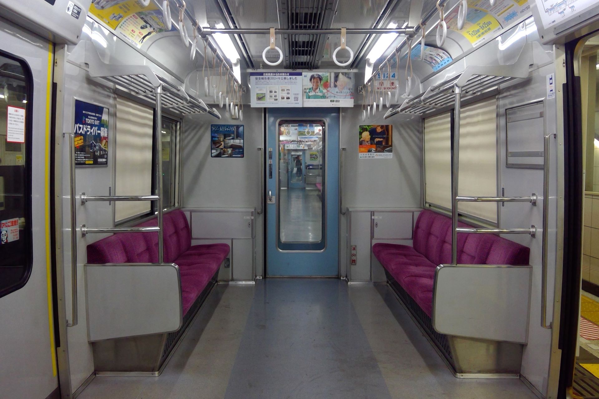 北総9100形 車内