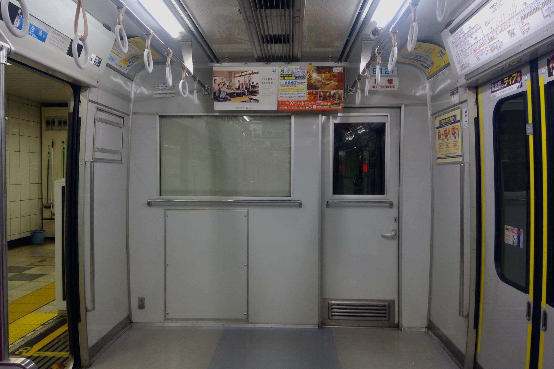 北総9100形 車内