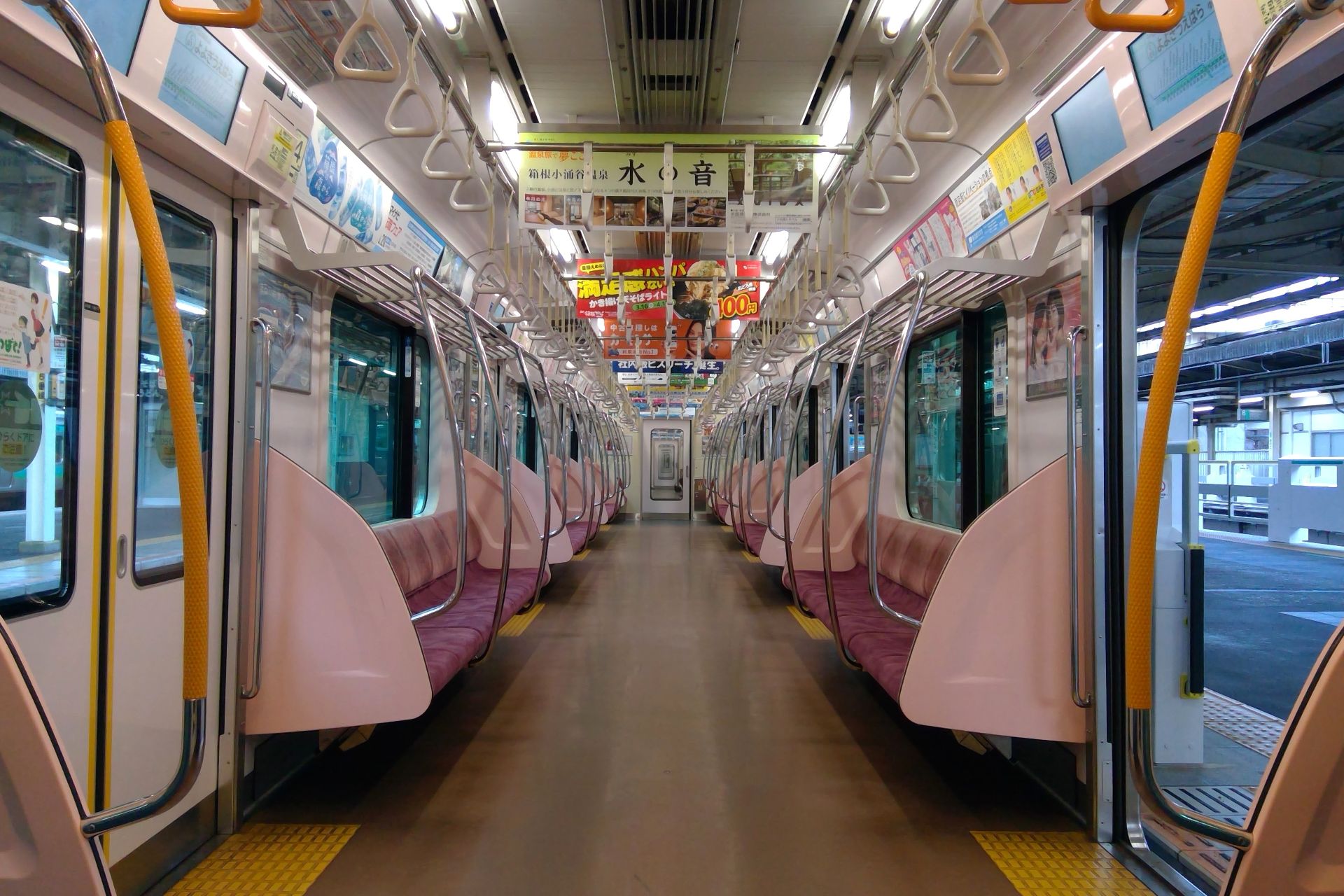 小田急4000形 車内