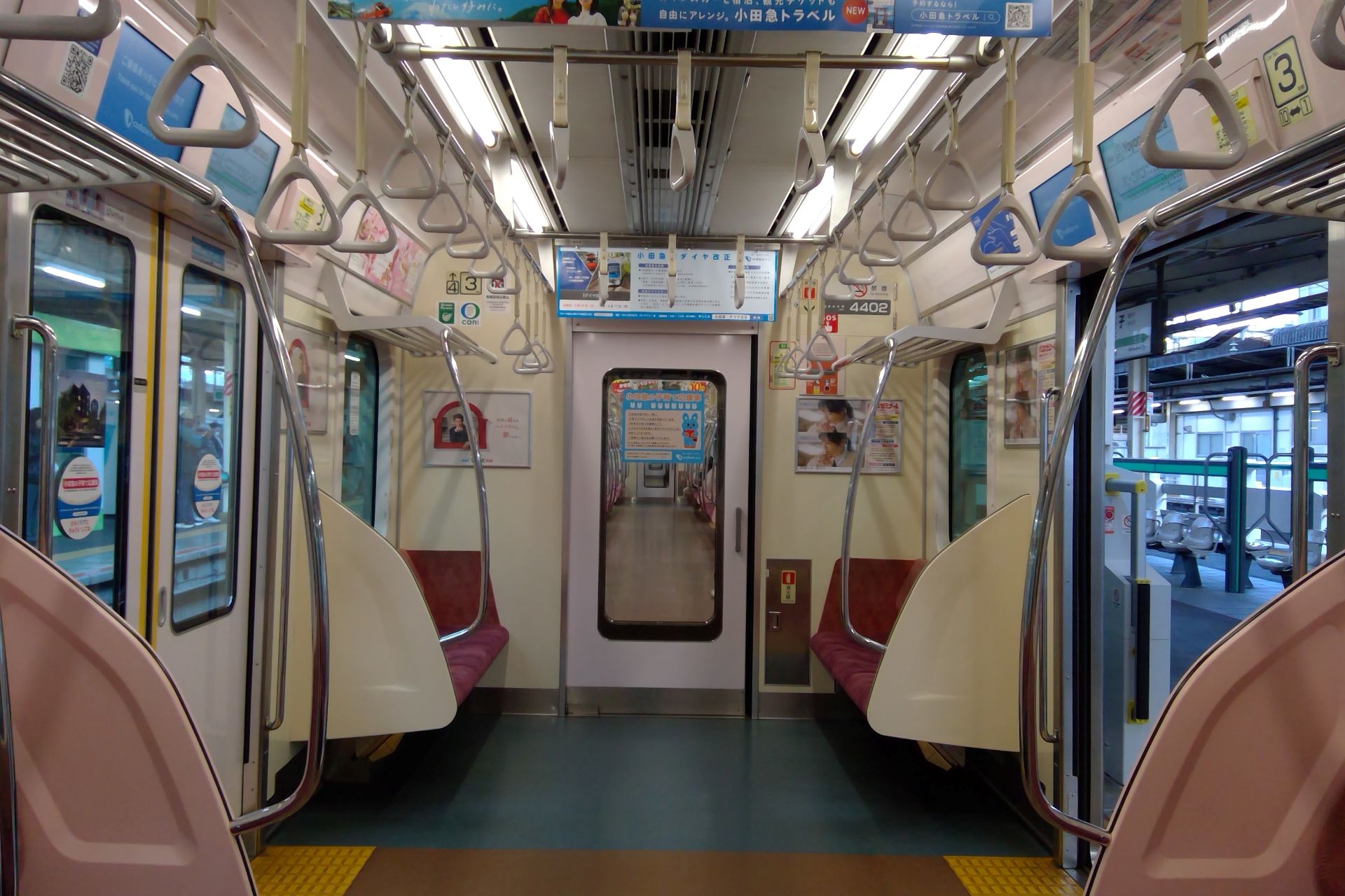 小田急4000形 車内