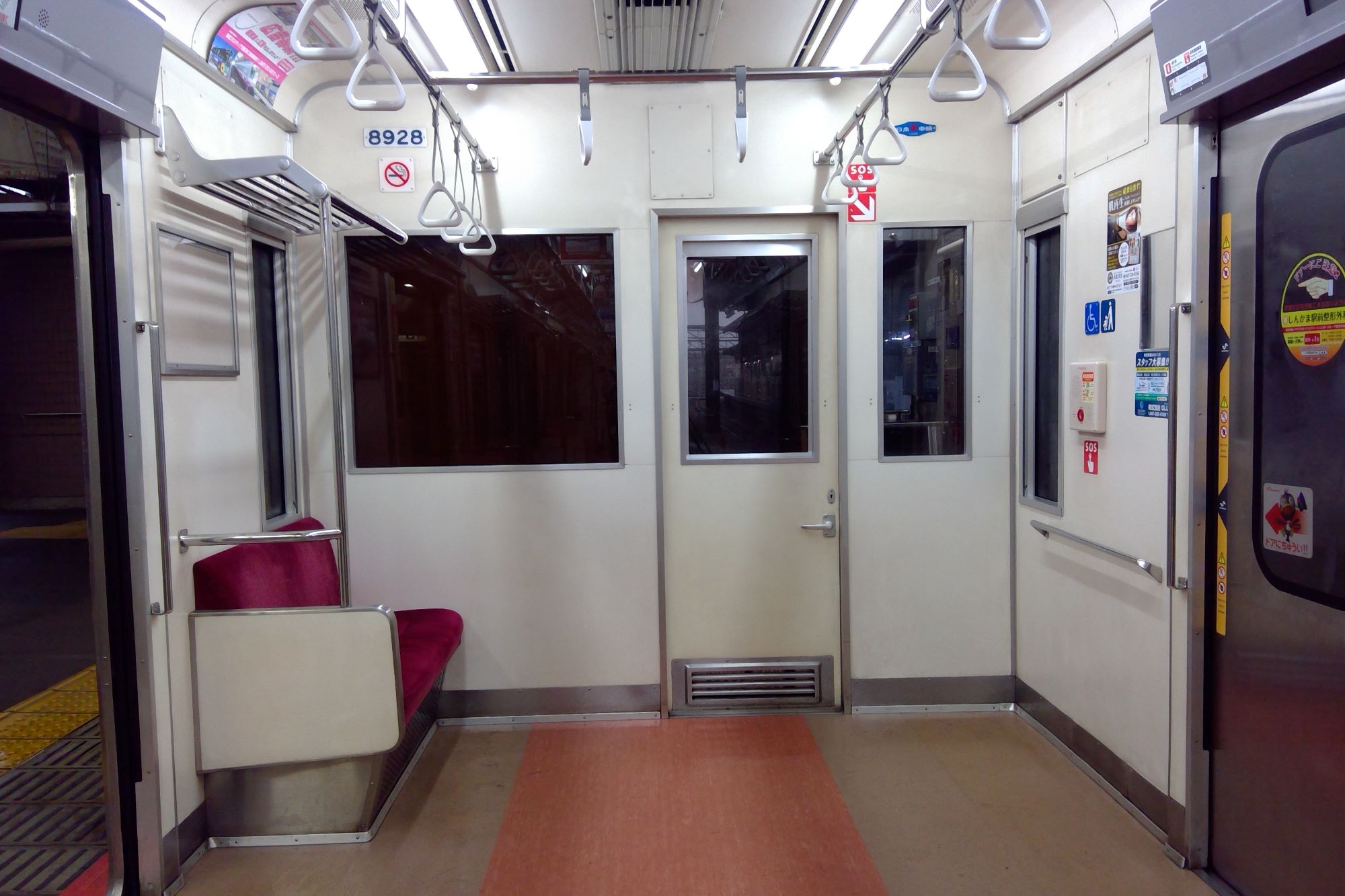 新京成8900形 車内
