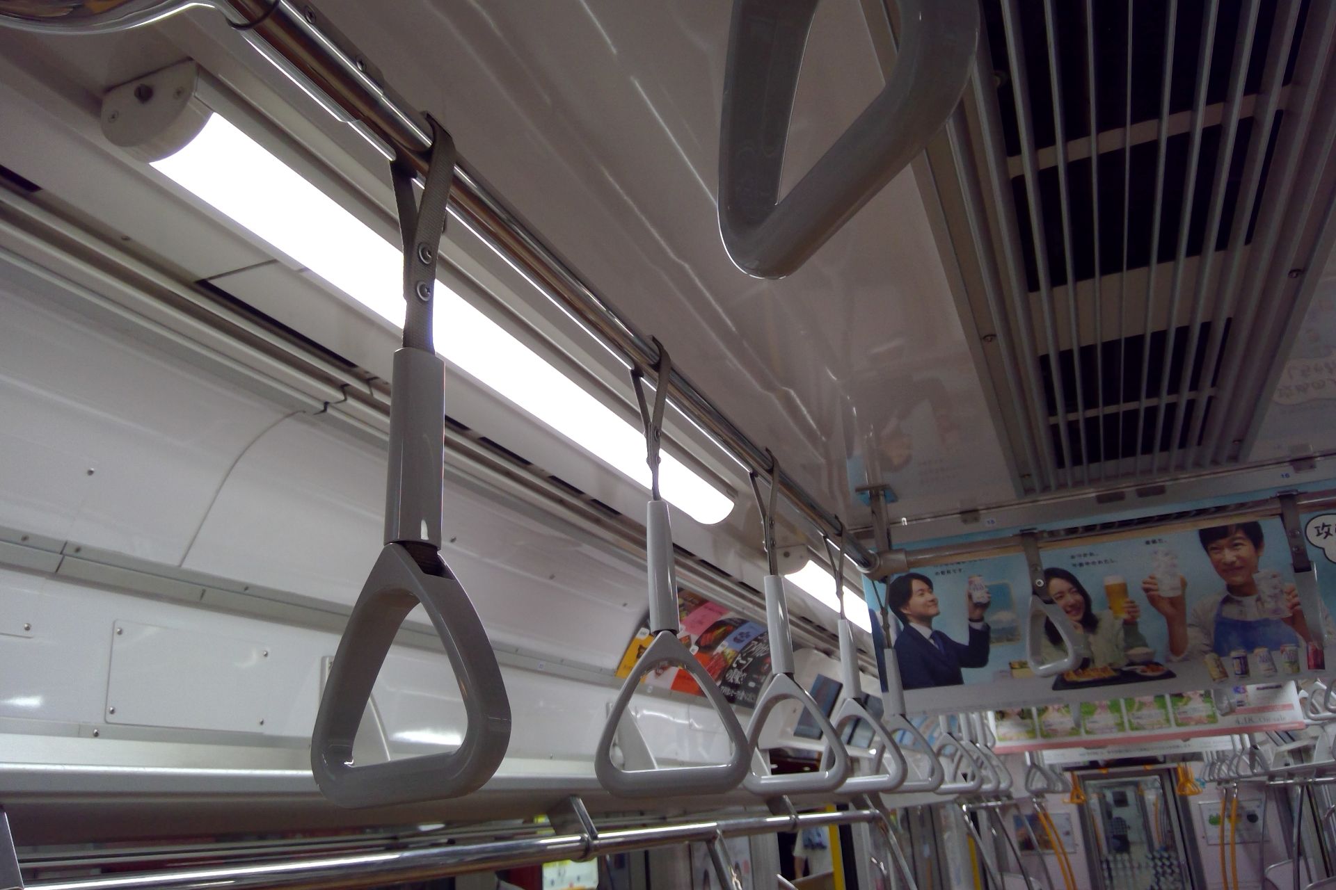 東京メトロ1000系 車内