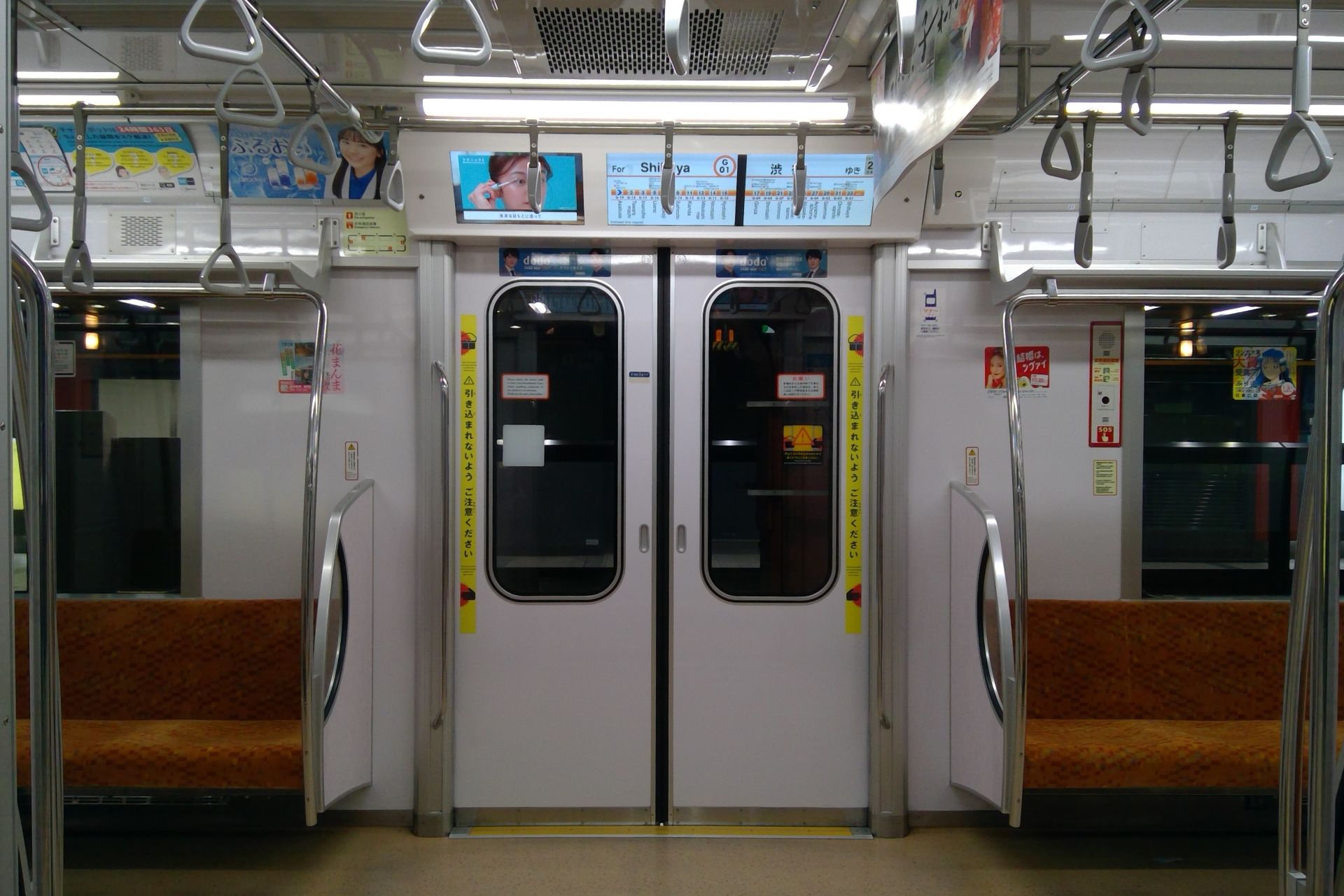 東京メトロ1000系 車内