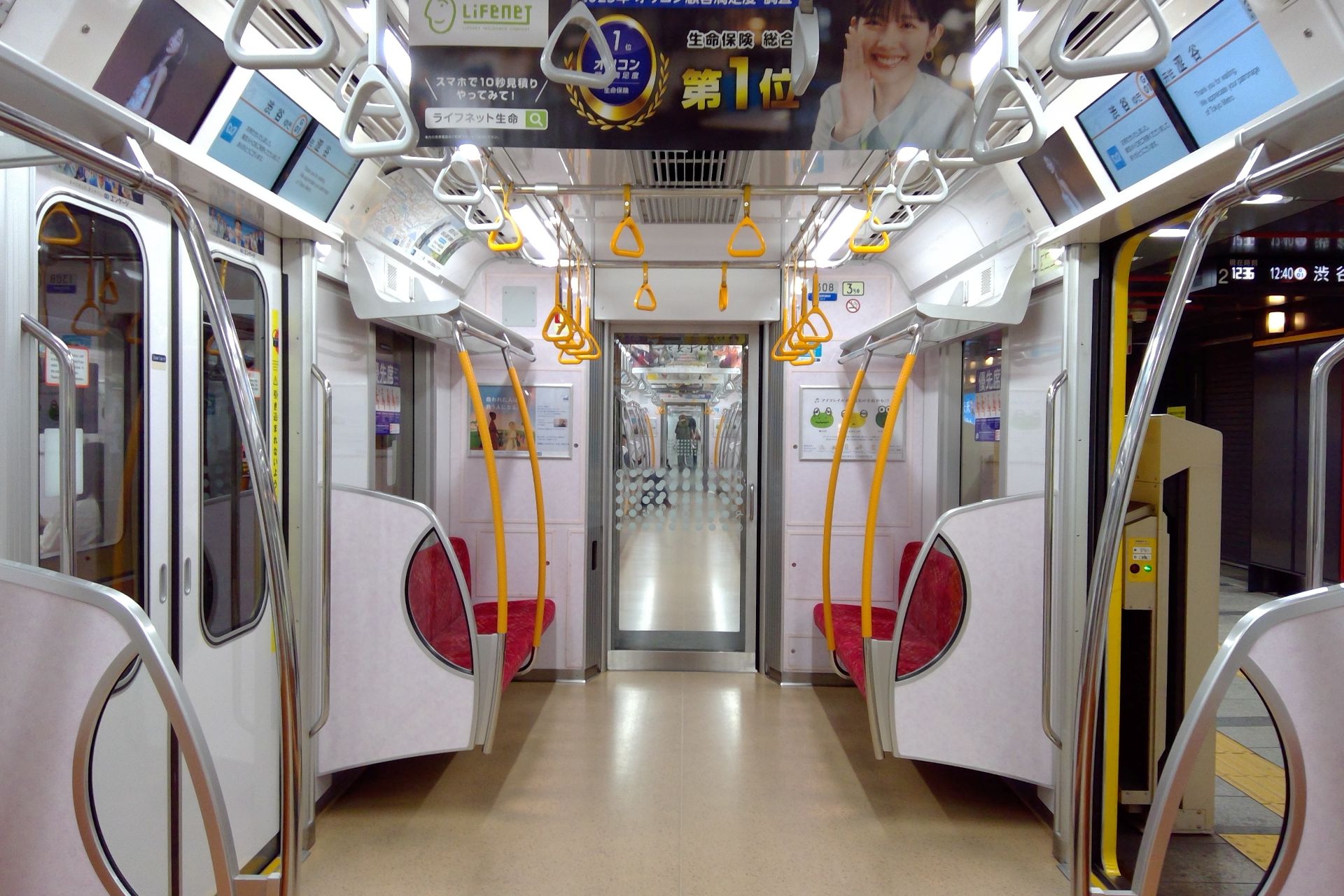 東京メトロ1000系 車内
