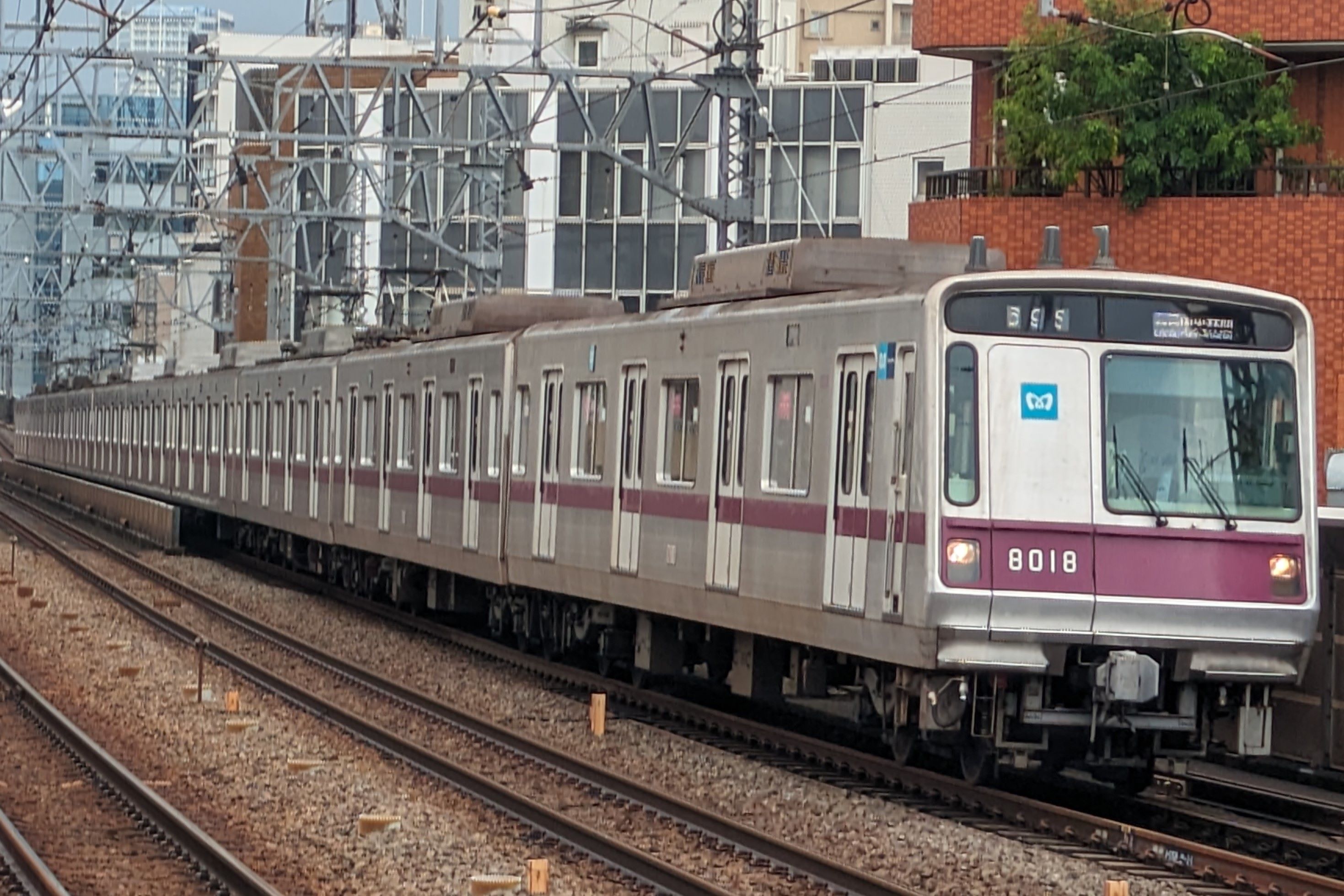 東京メトロ8000系 車内