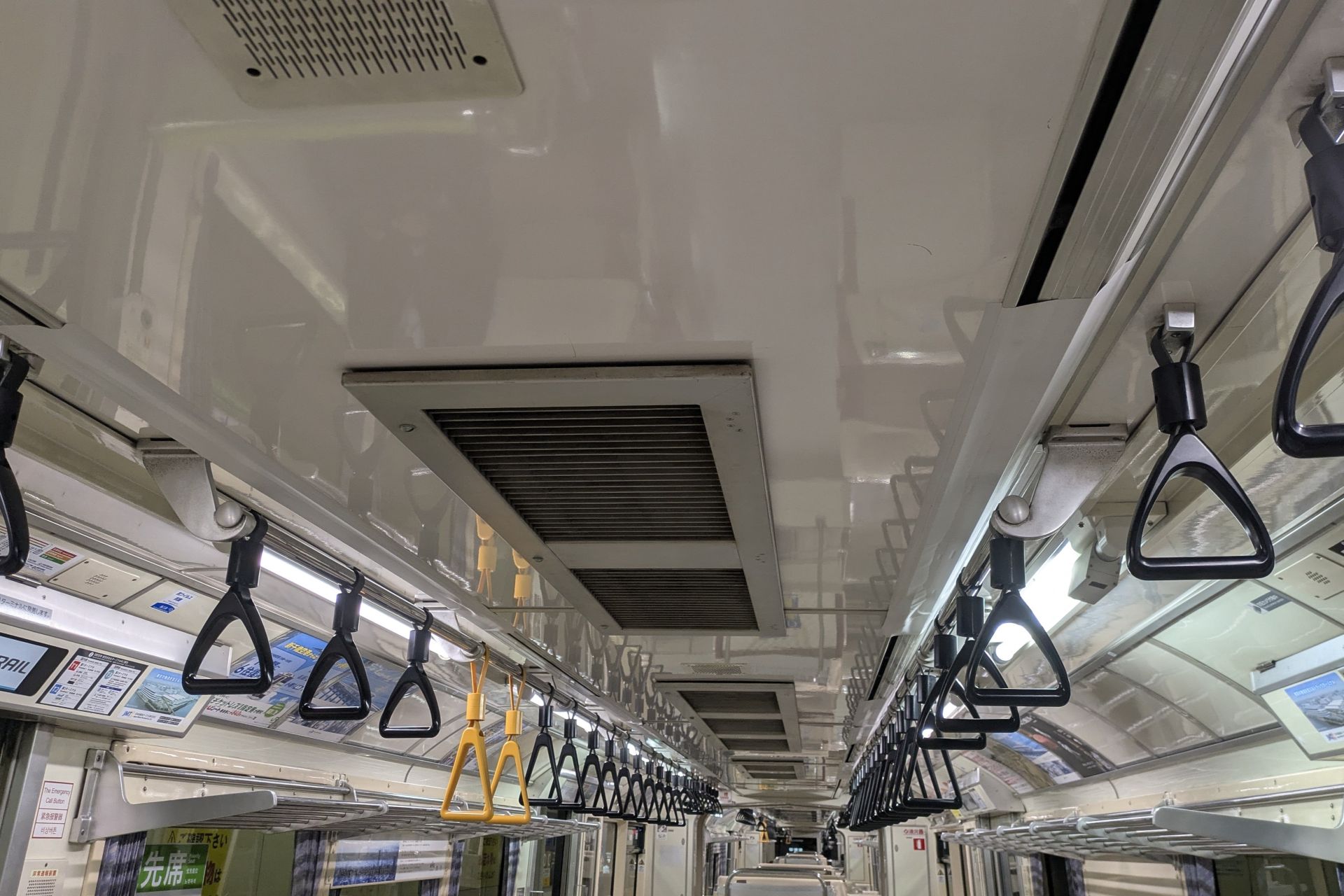 東京モノレール1000形 車内