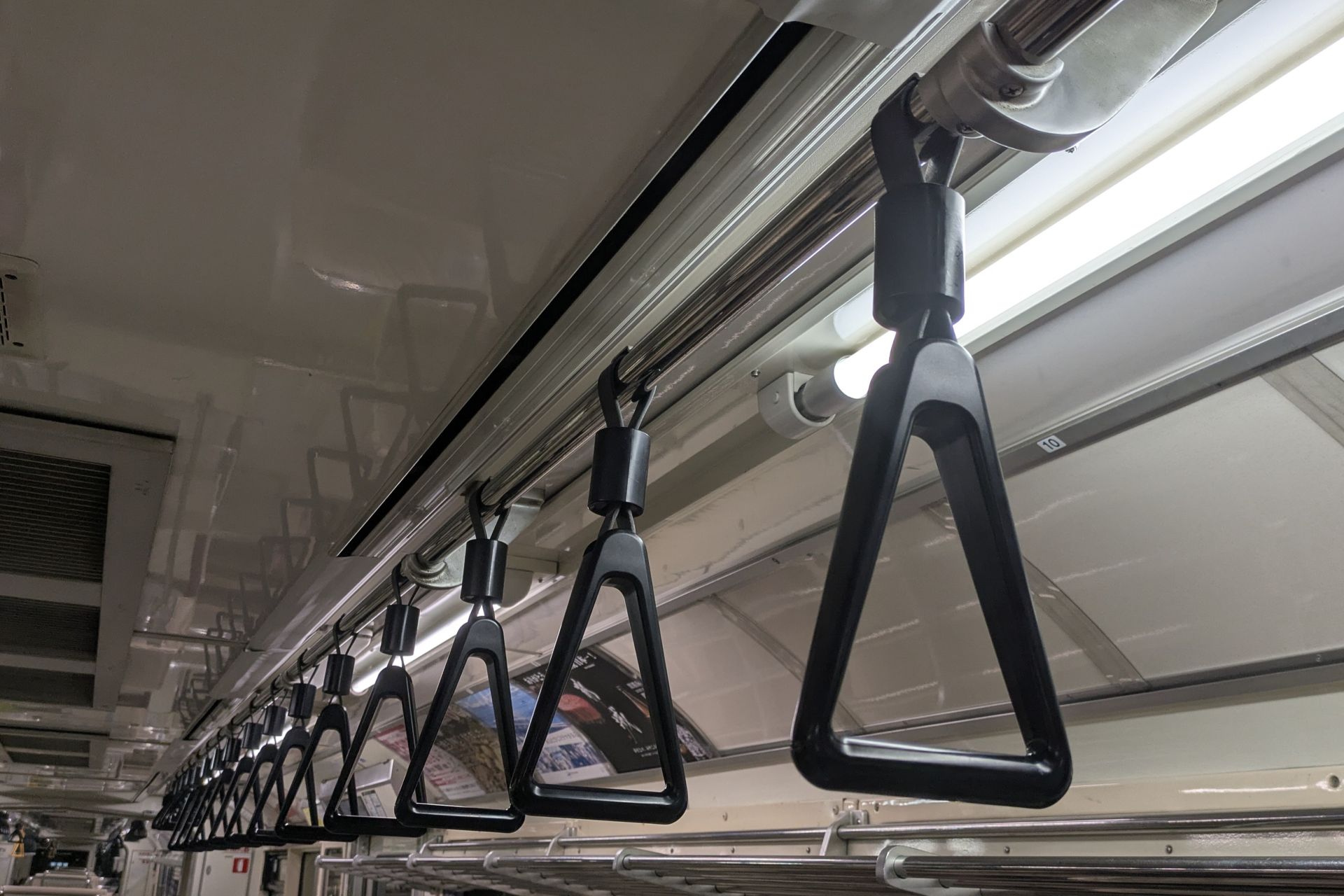東京モノレール1000形 車内