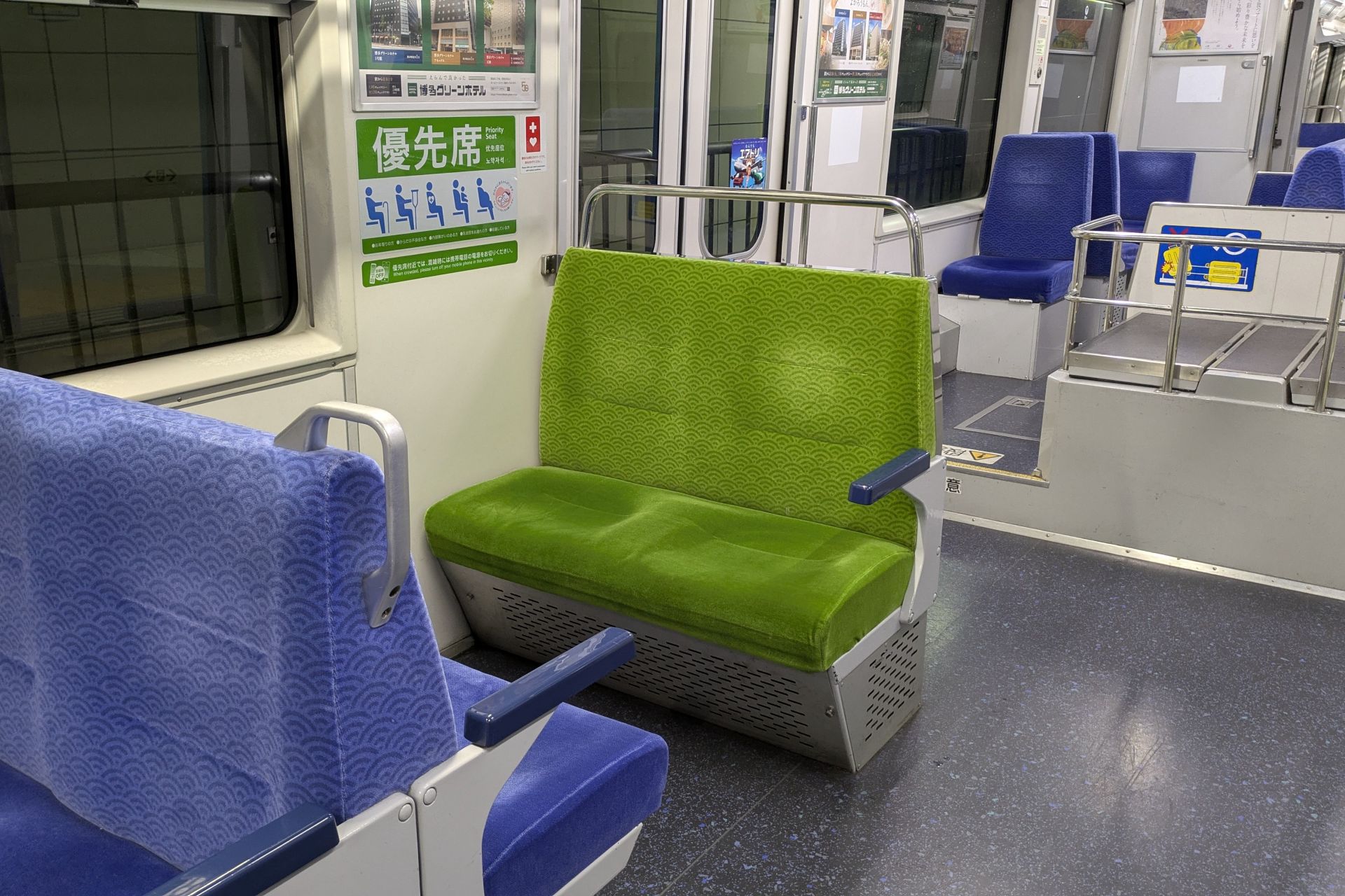 東京モノレール2000形 車内