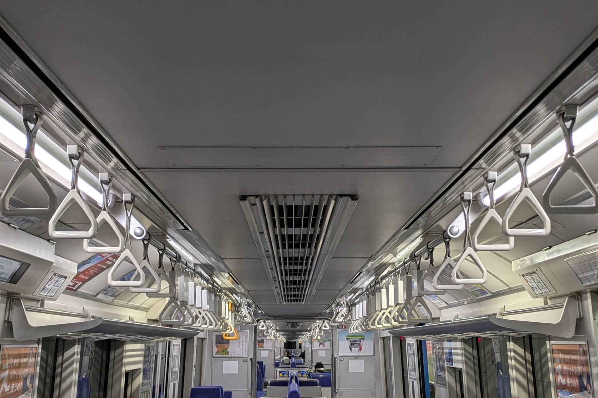 東京モノレール2000形 車内