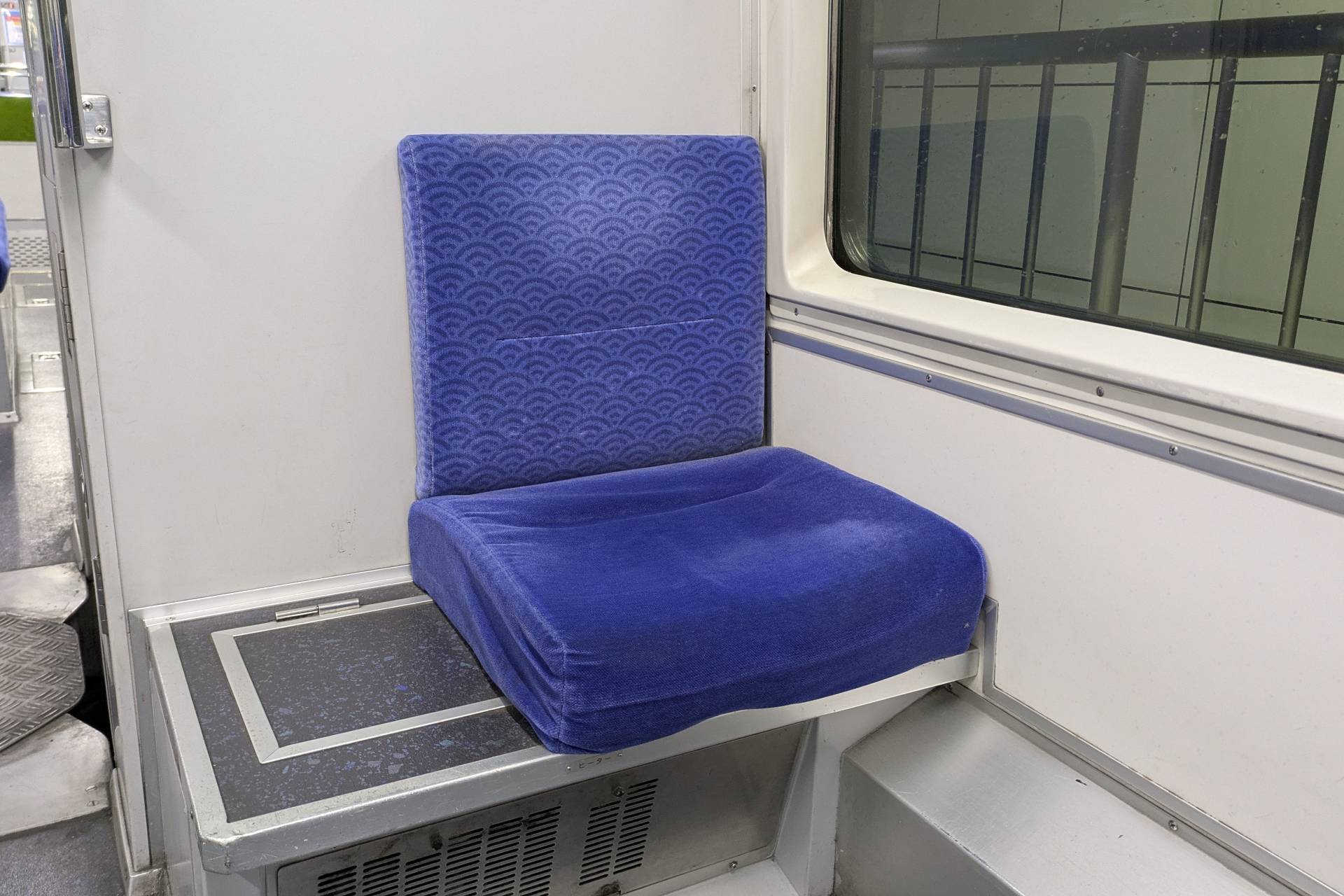 東京モノレール2000形 車内