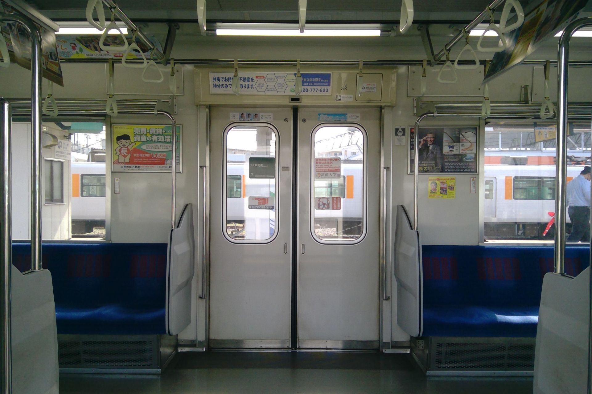 東武30000系 車内