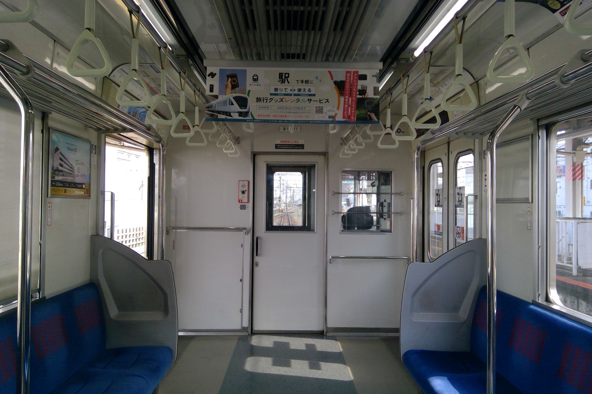 東武30000系 車内