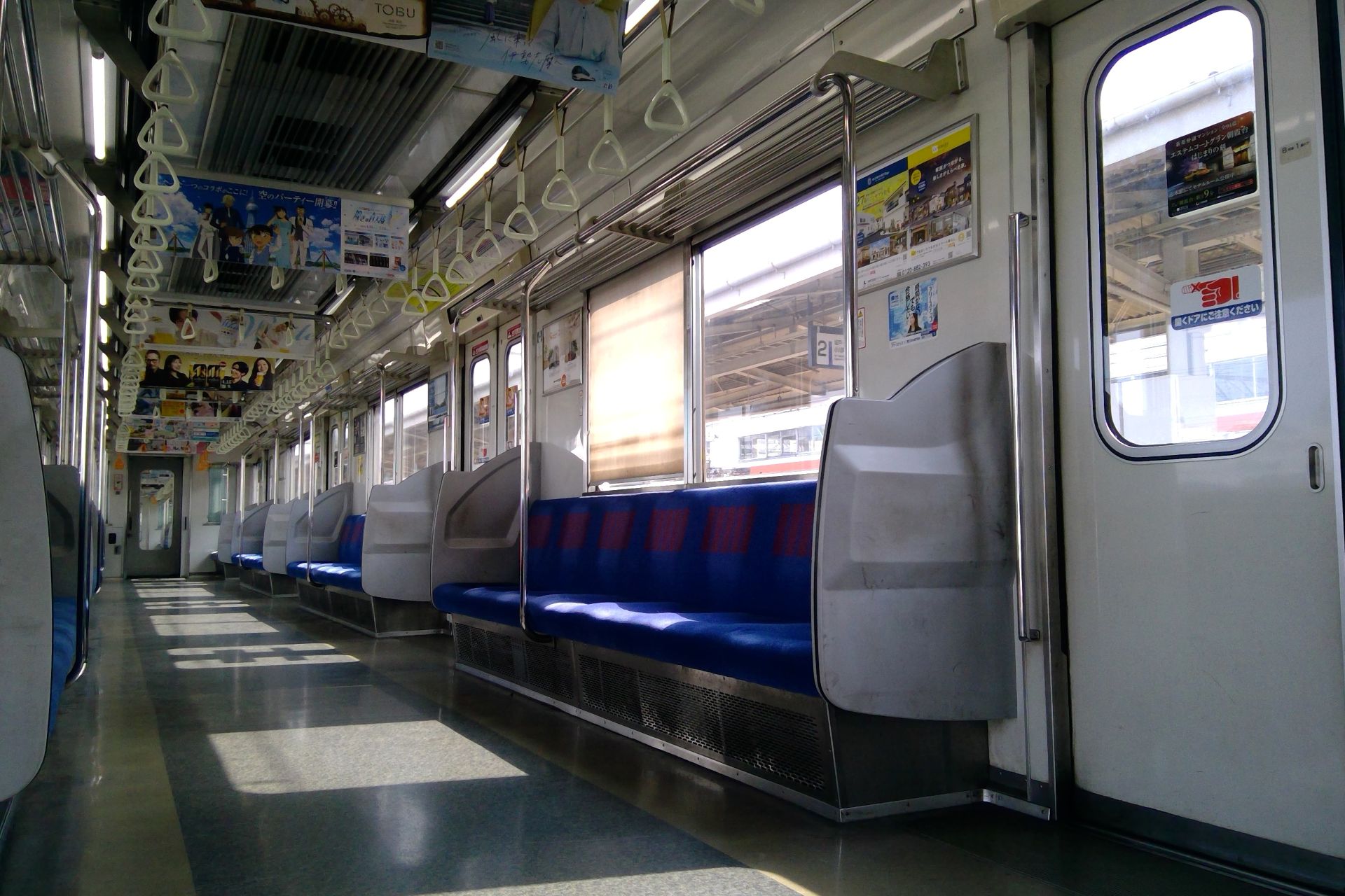 東武30000系 車内