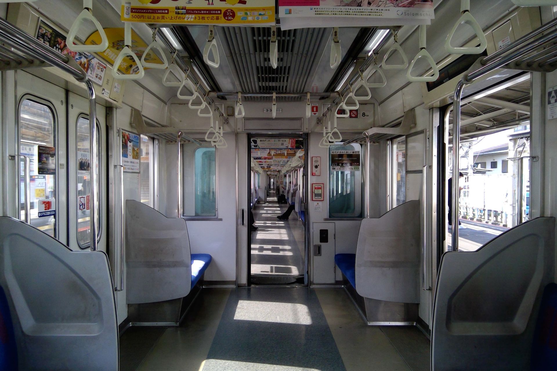 東武30000系 車内