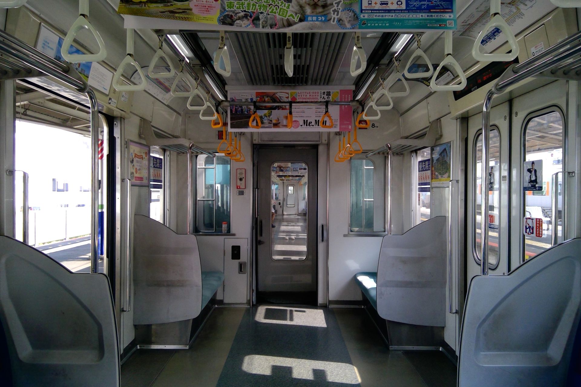 東武30000系 車内