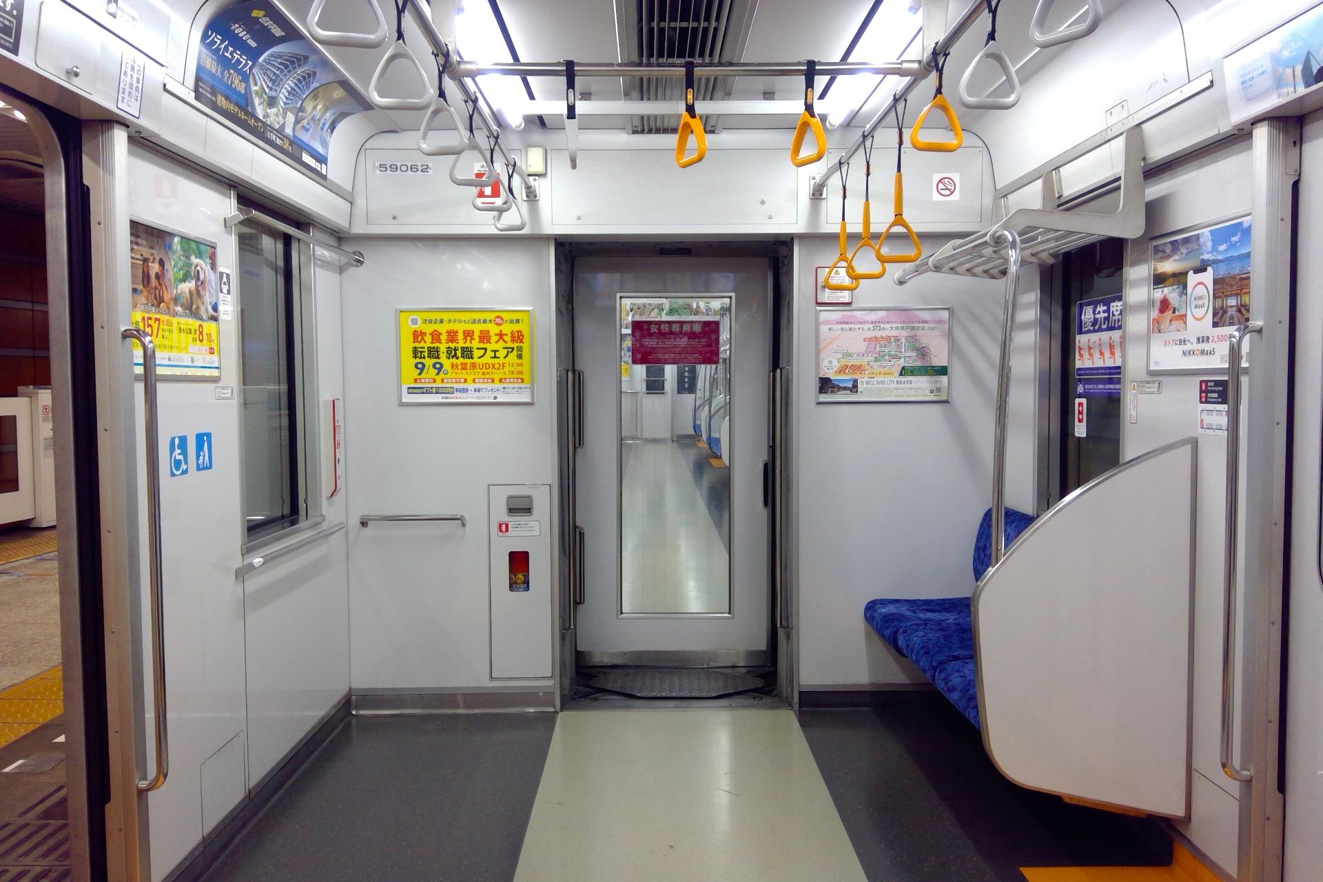東武50050系 車内