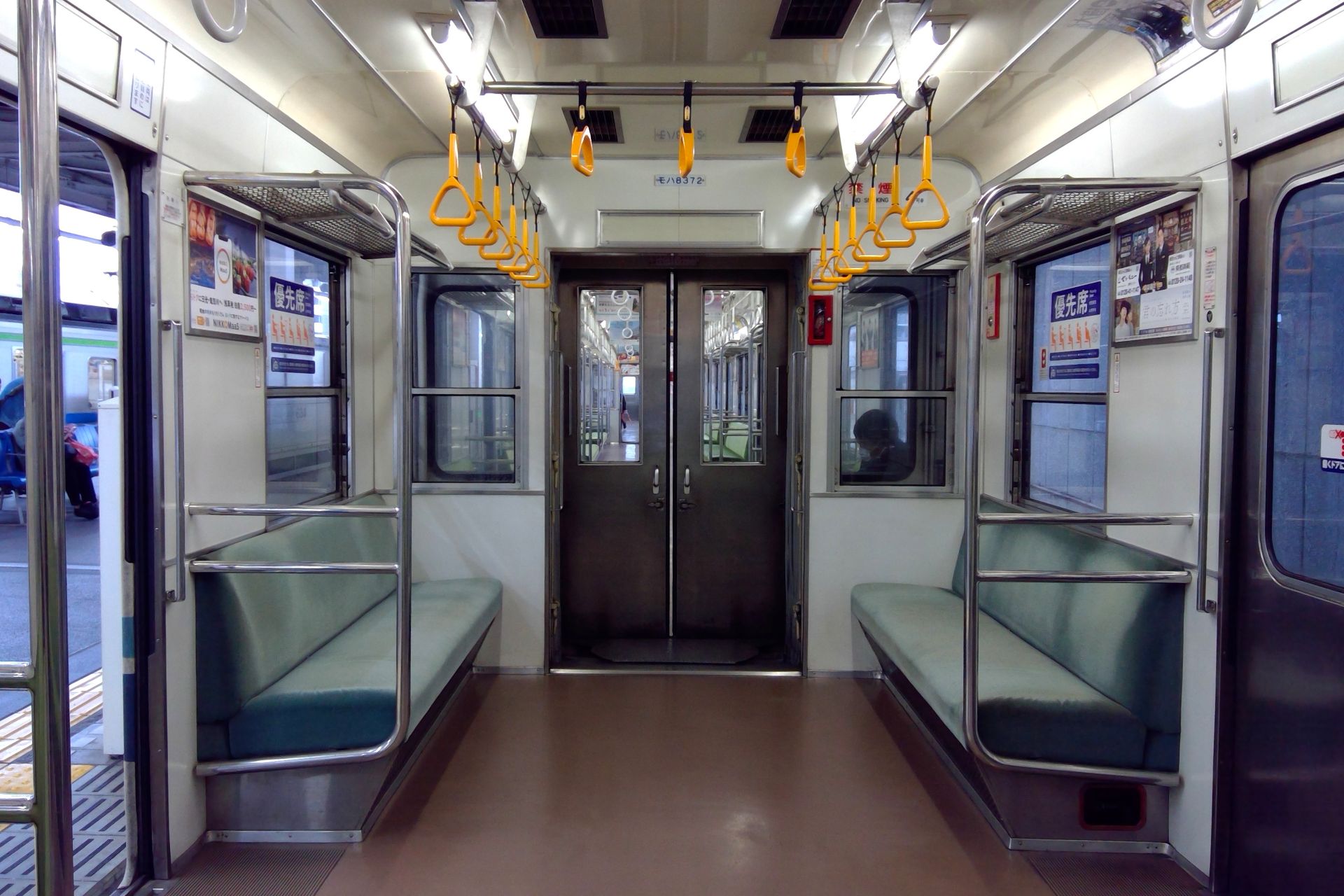 東武8000系 車内
