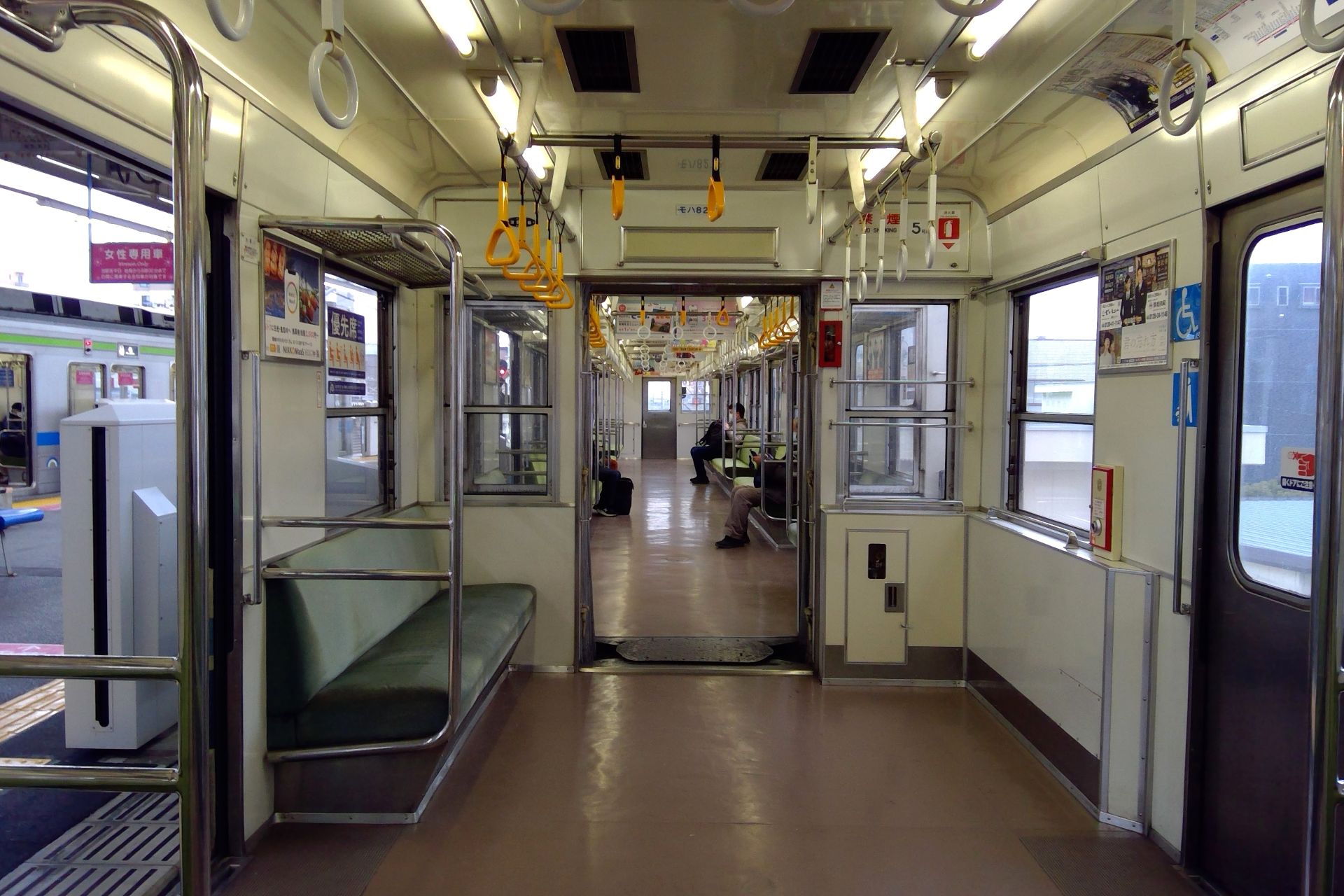 東武8000系 車内