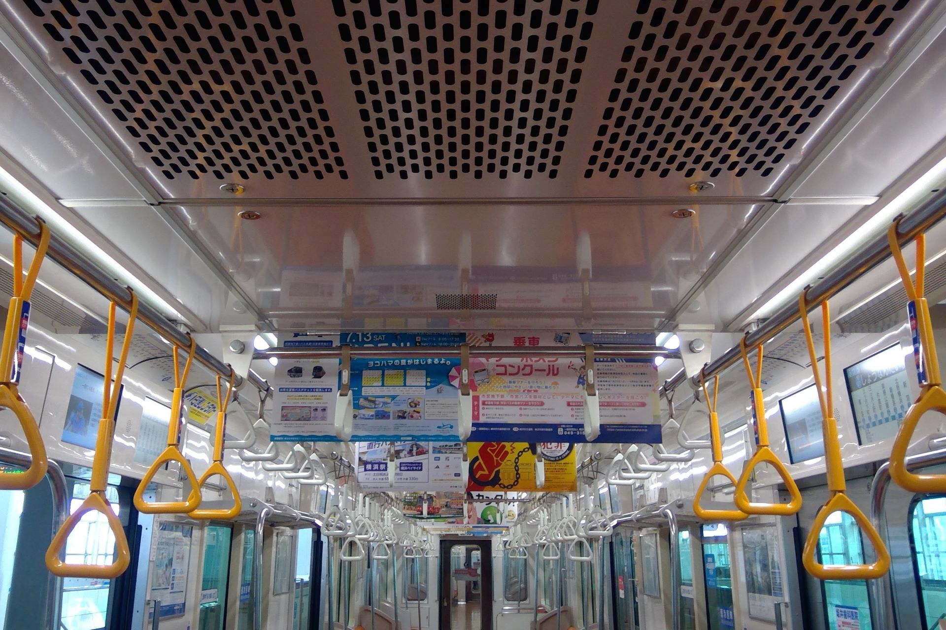 横浜市営地下鉄 3000S形車内