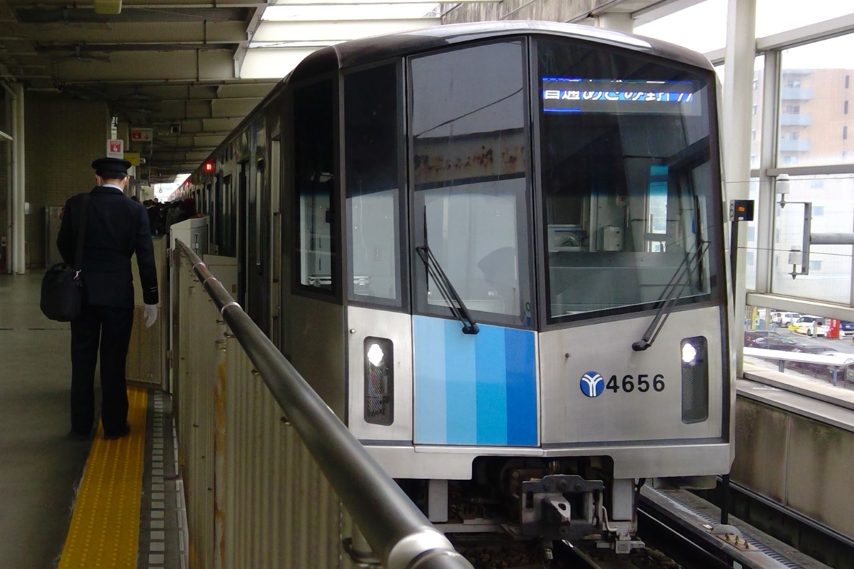 横浜市営地下鉄 ブルーライン 4000形 車内