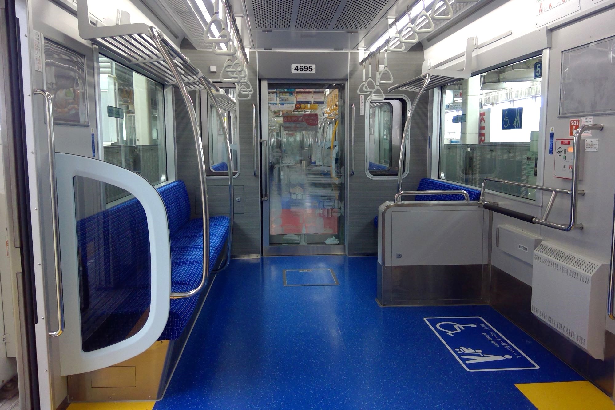横浜市営地下鉄 ブルーライン 4000形 車内
