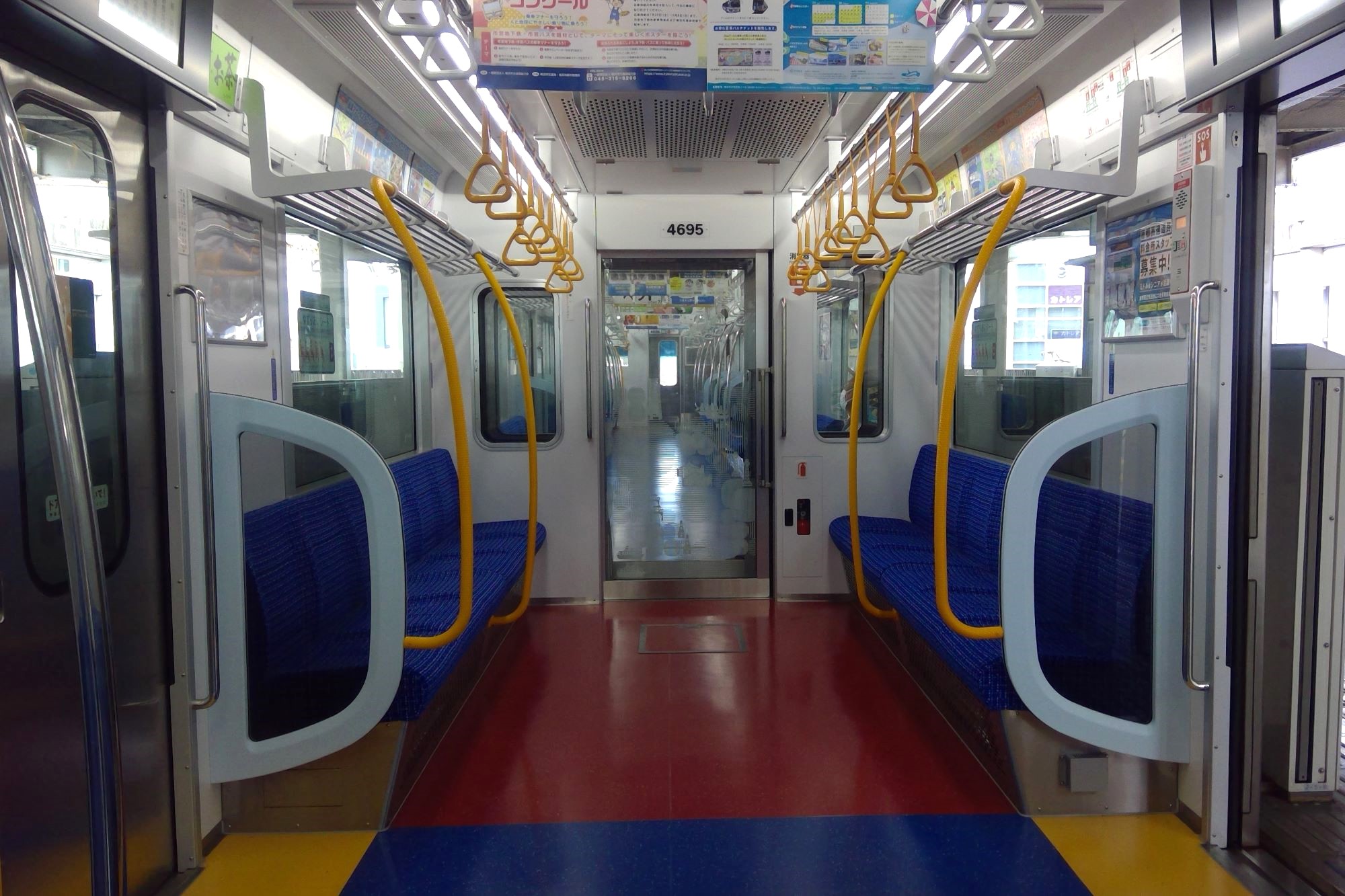 横浜市営地下鉄 ブルーライン 4000形 車内
