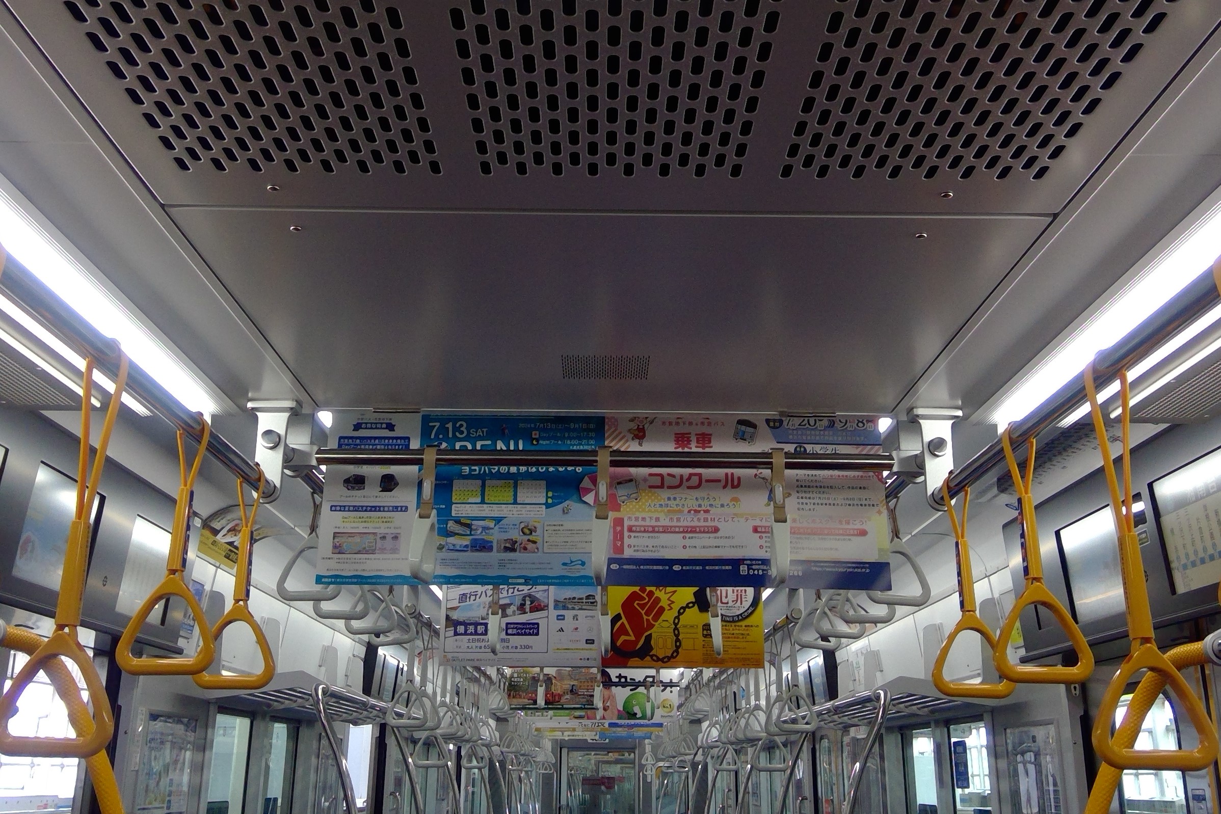 横浜市営地下鉄 ブルーライン 4000形 車内