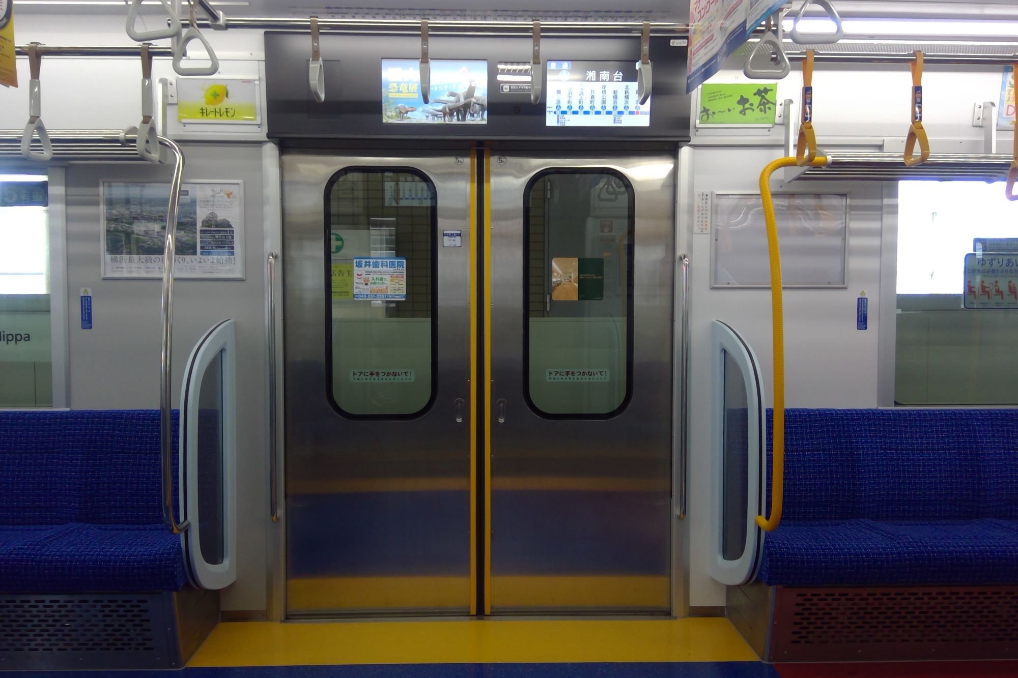 横浜市営地下鉄 ブルーライン 4000形 車内