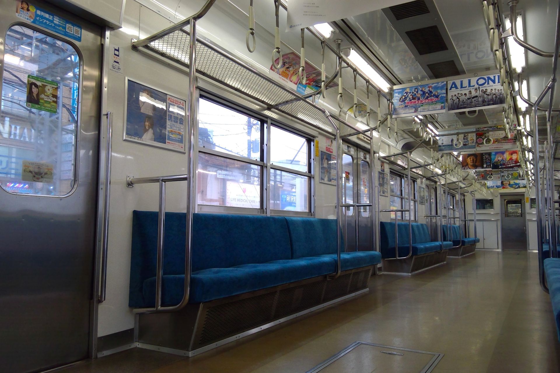 西武 2000系 車内