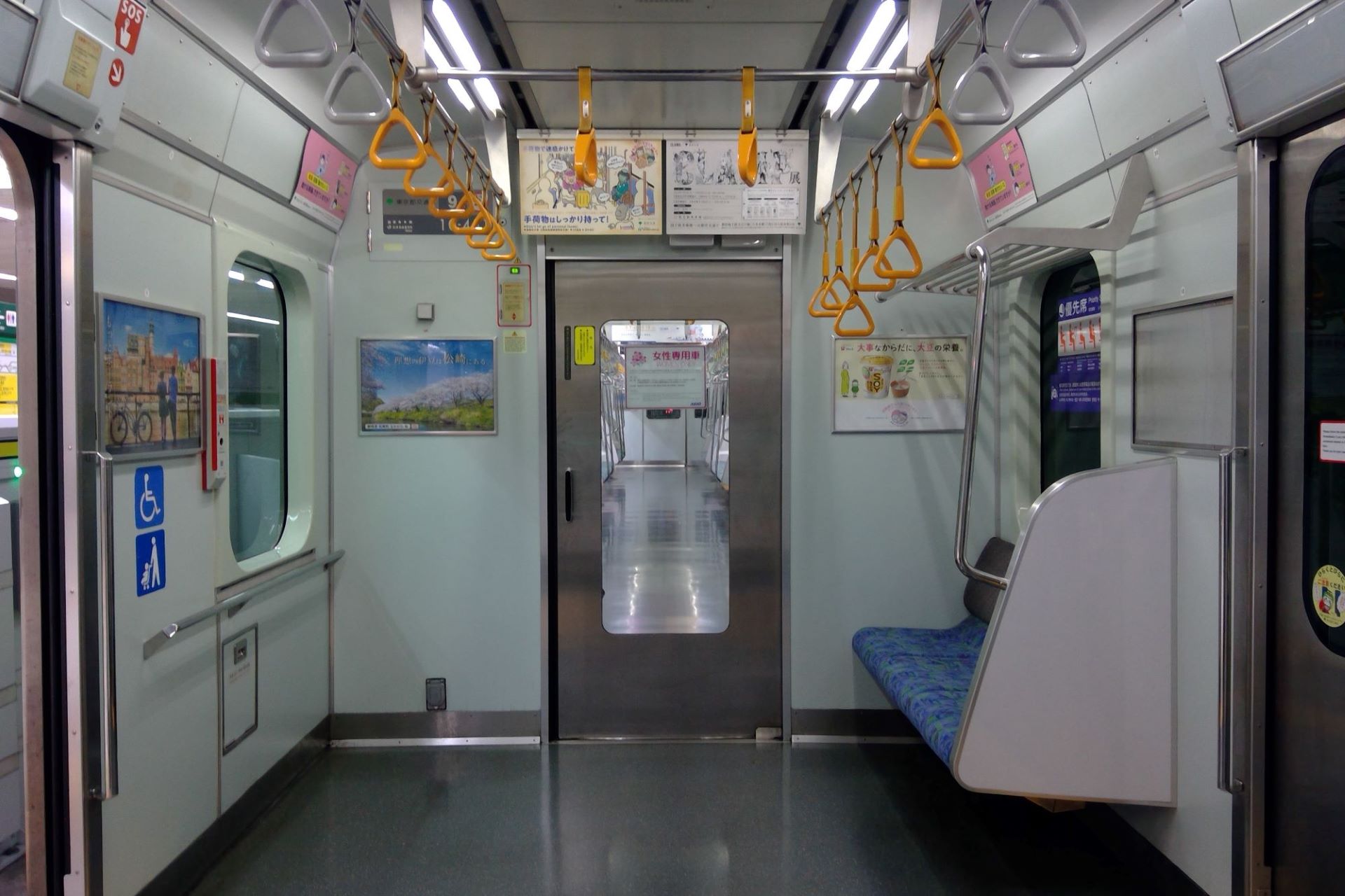 都営10-300形 1次車 車内