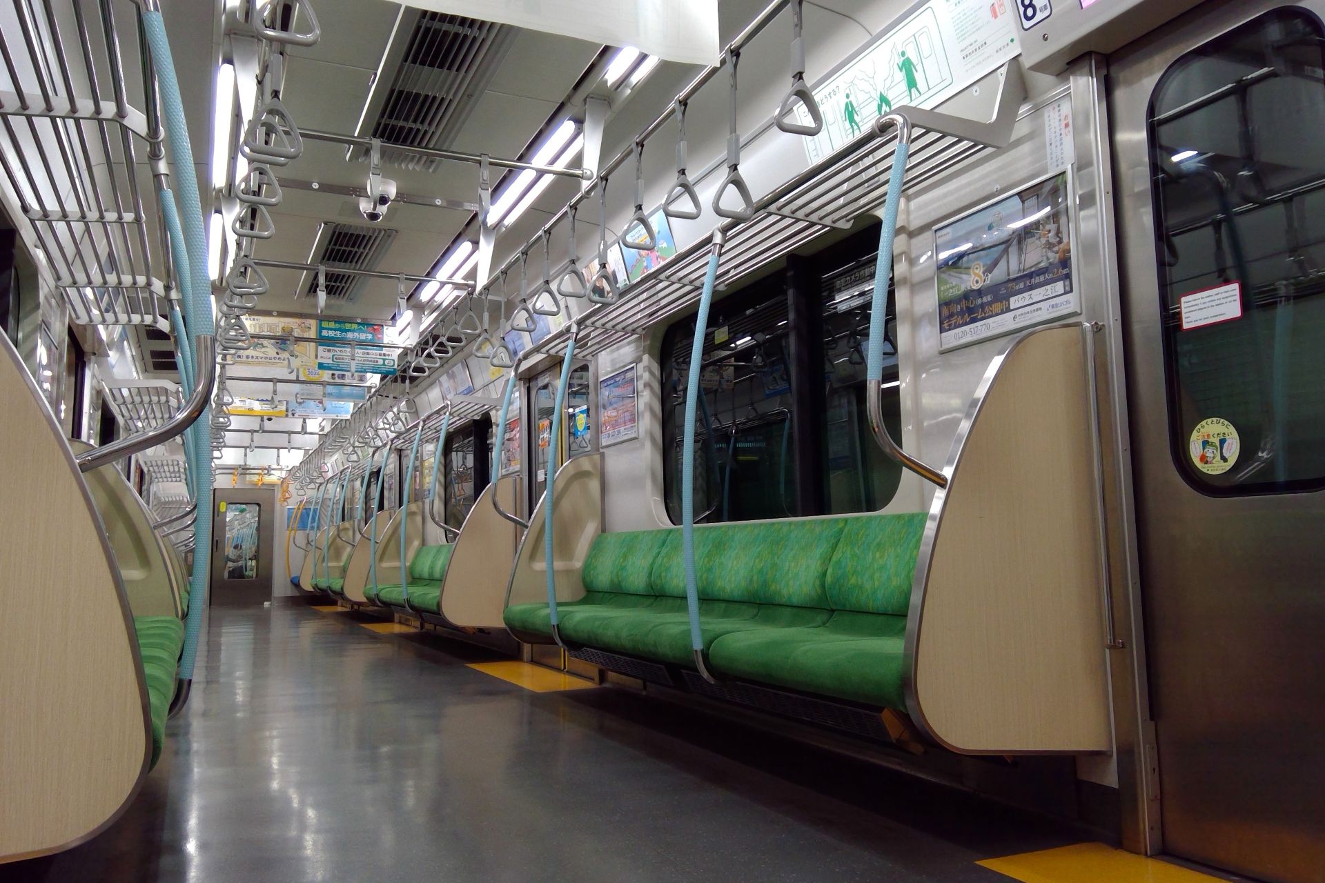 都営10-300形 車内