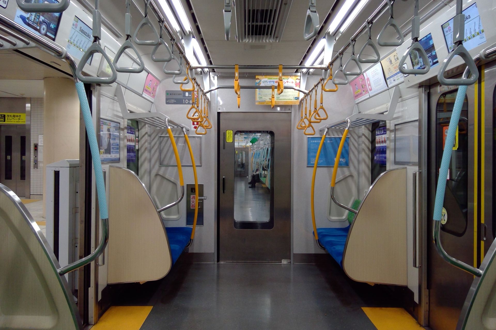 都営10-300形 車内