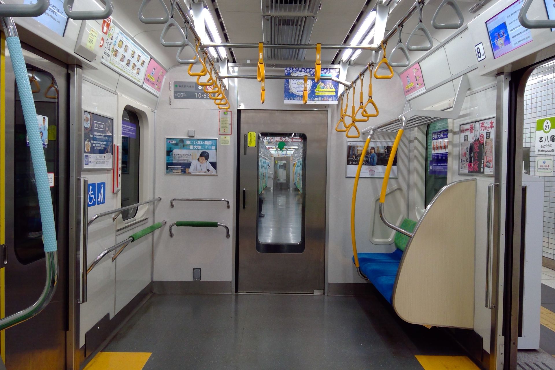 都営10-300形 車内