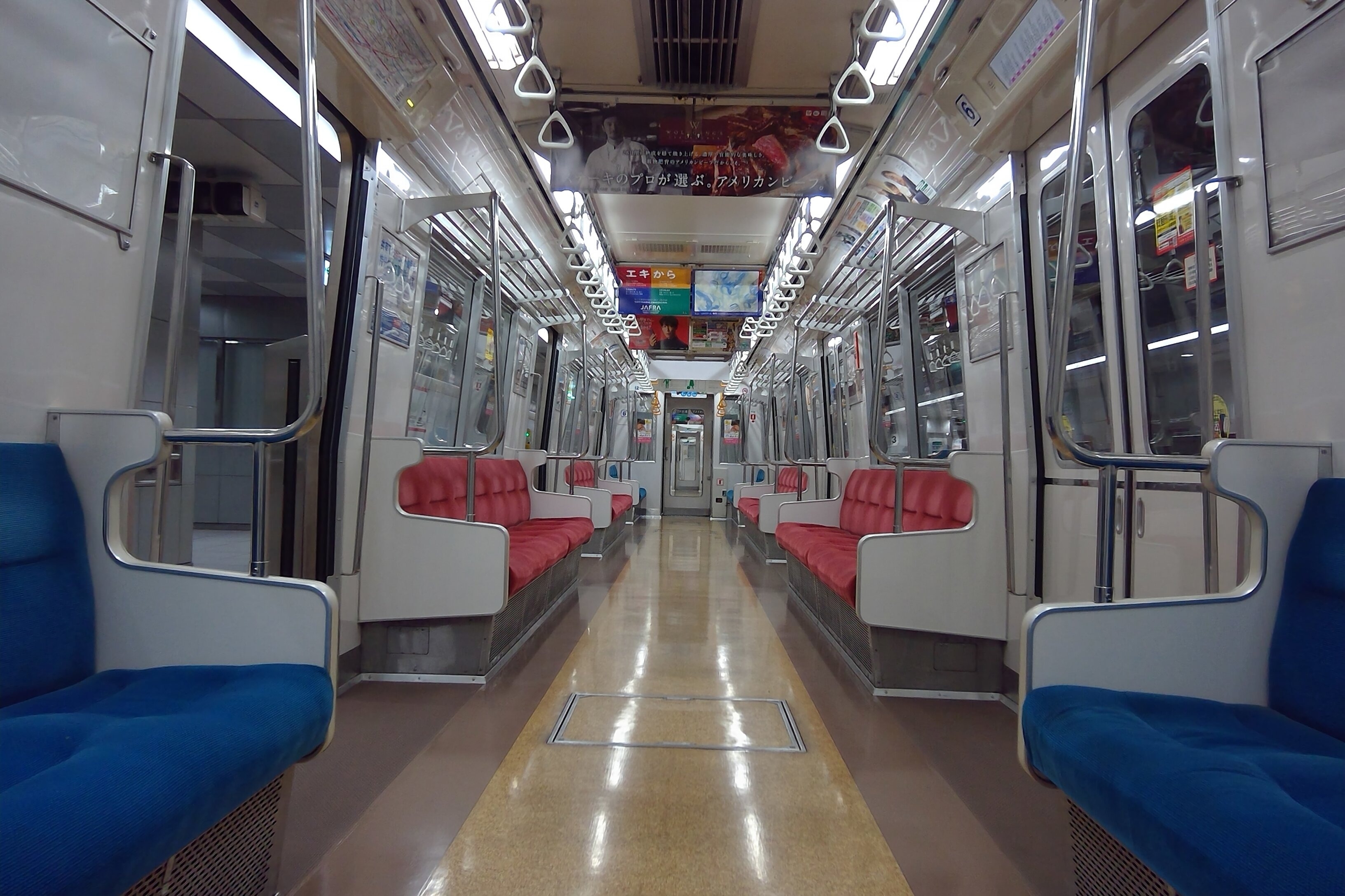 都営12000形 車内